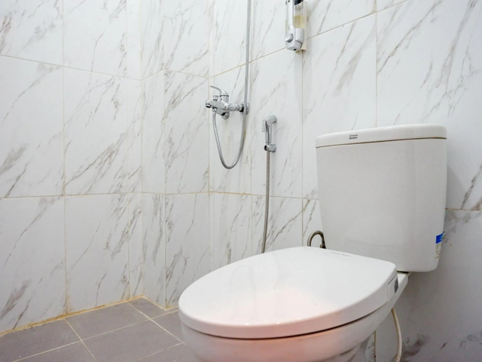 RedDoorz near Pasar Batang