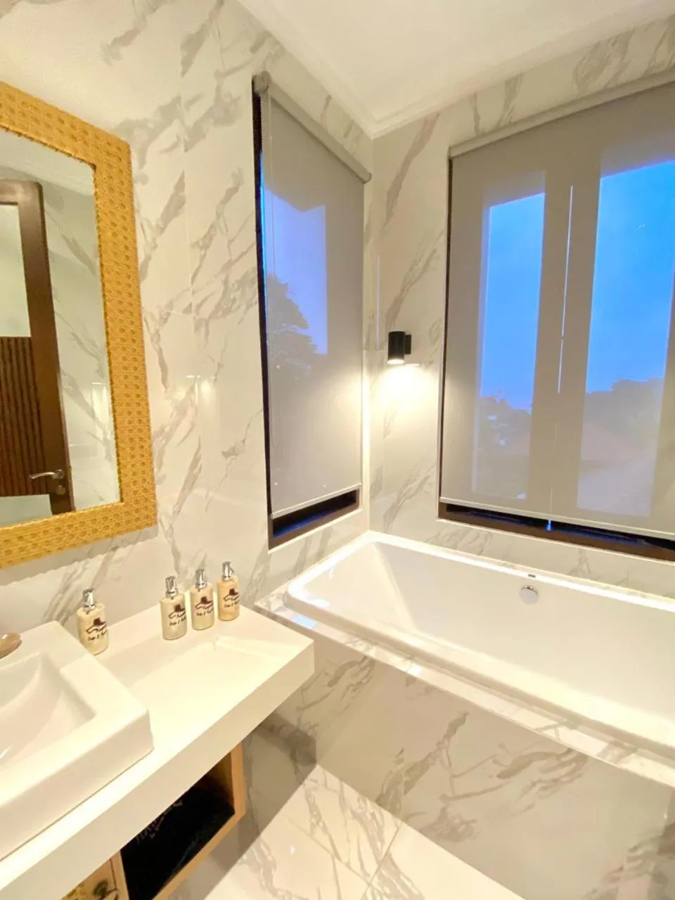 Property building, Bed in Kayangan Boutique Hotel