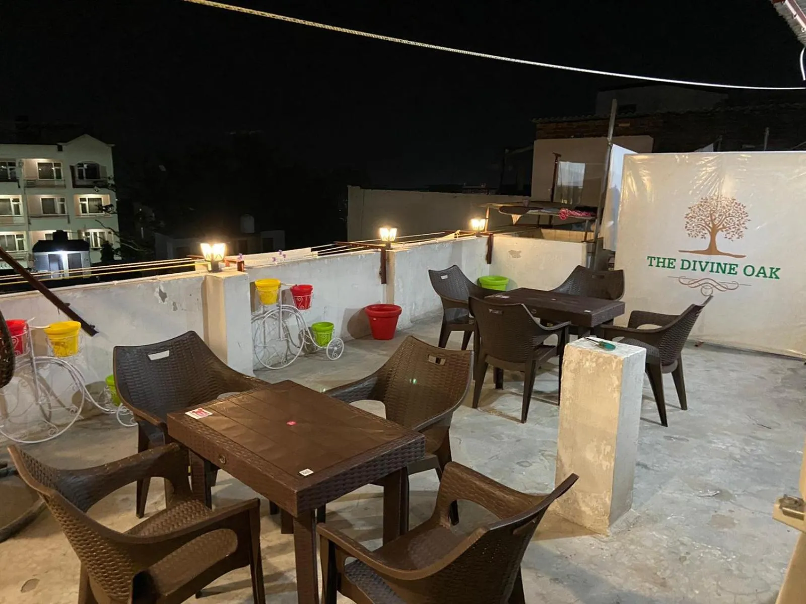 Restaurant/places to eat in The Divine Oak