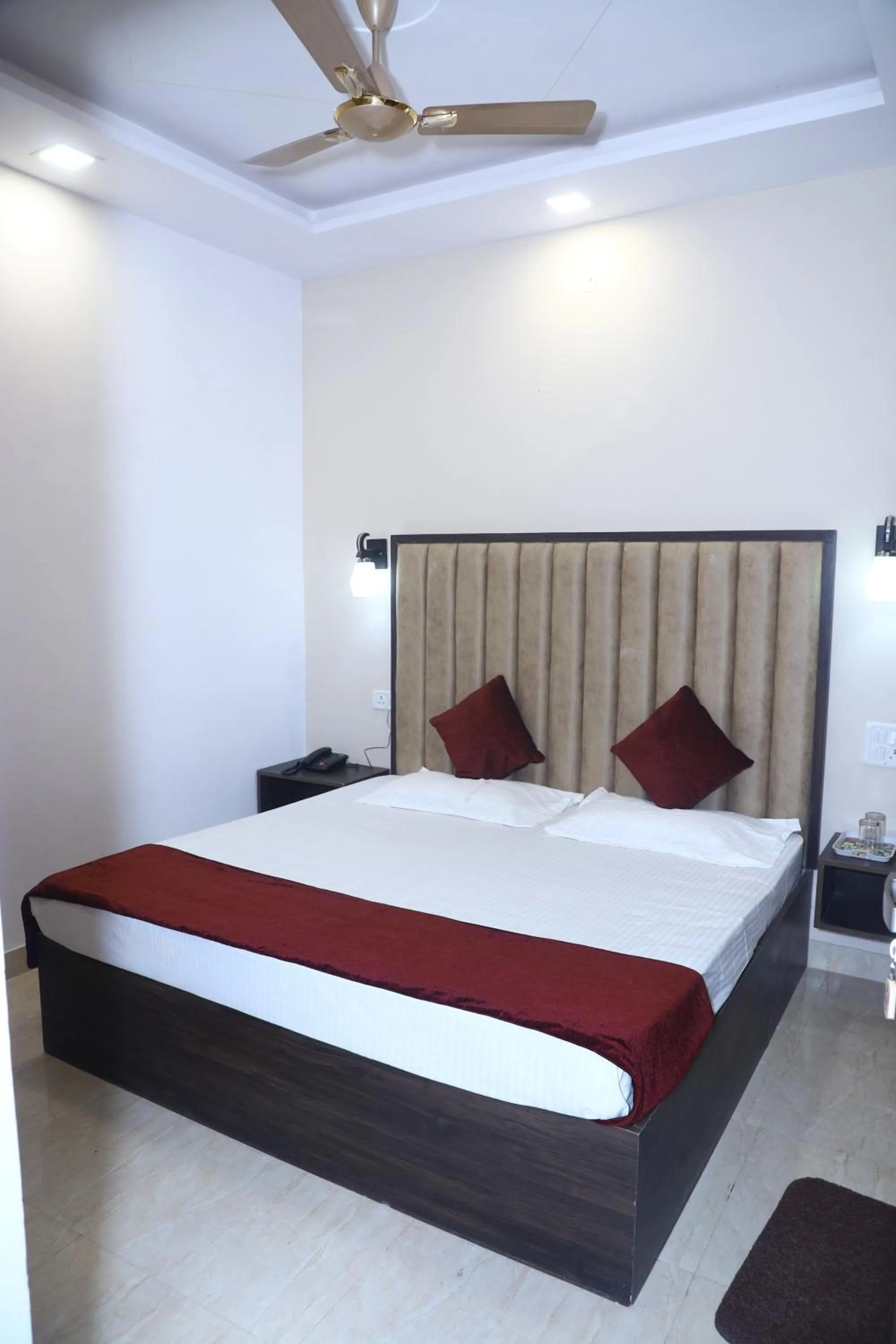 Bedroom, Bed in The Divine Oak