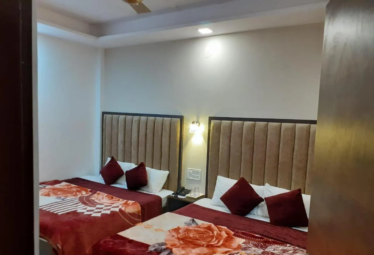 Bedroom, Bed in The Divine Oak