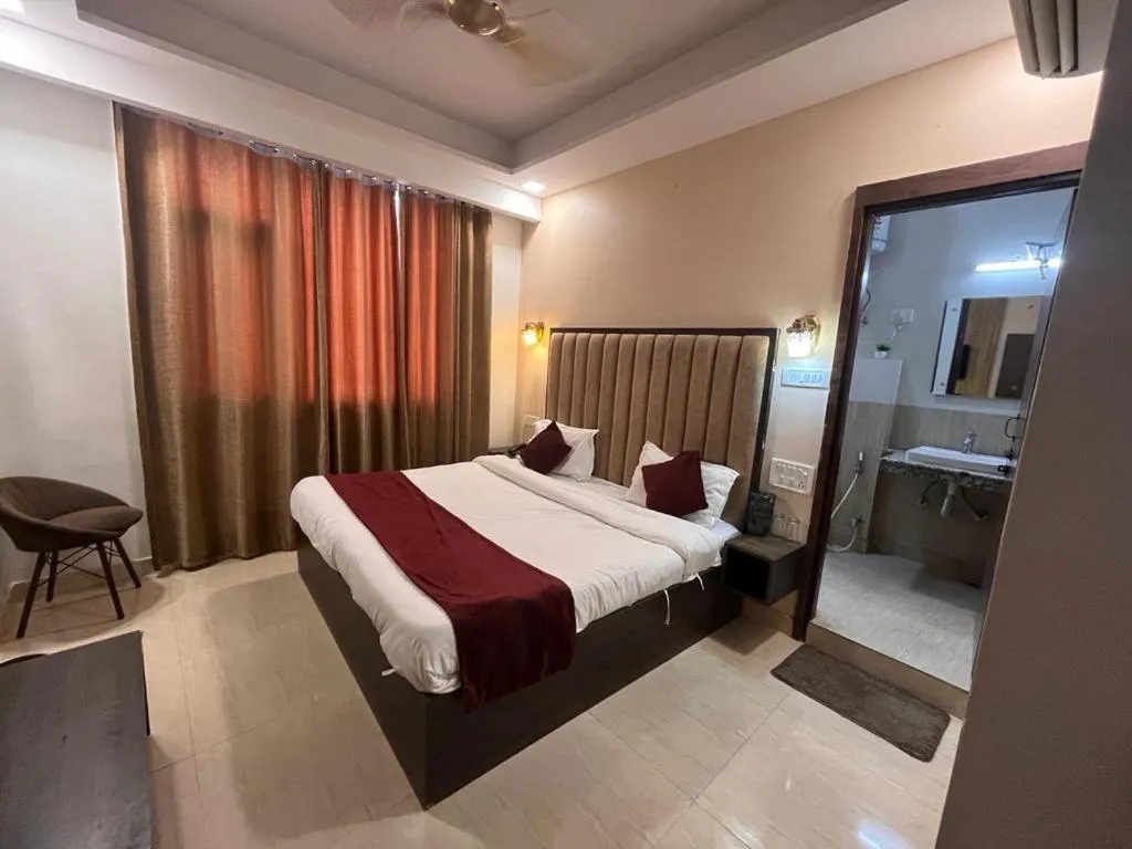 Bedroom, Bed in The Divine Oak