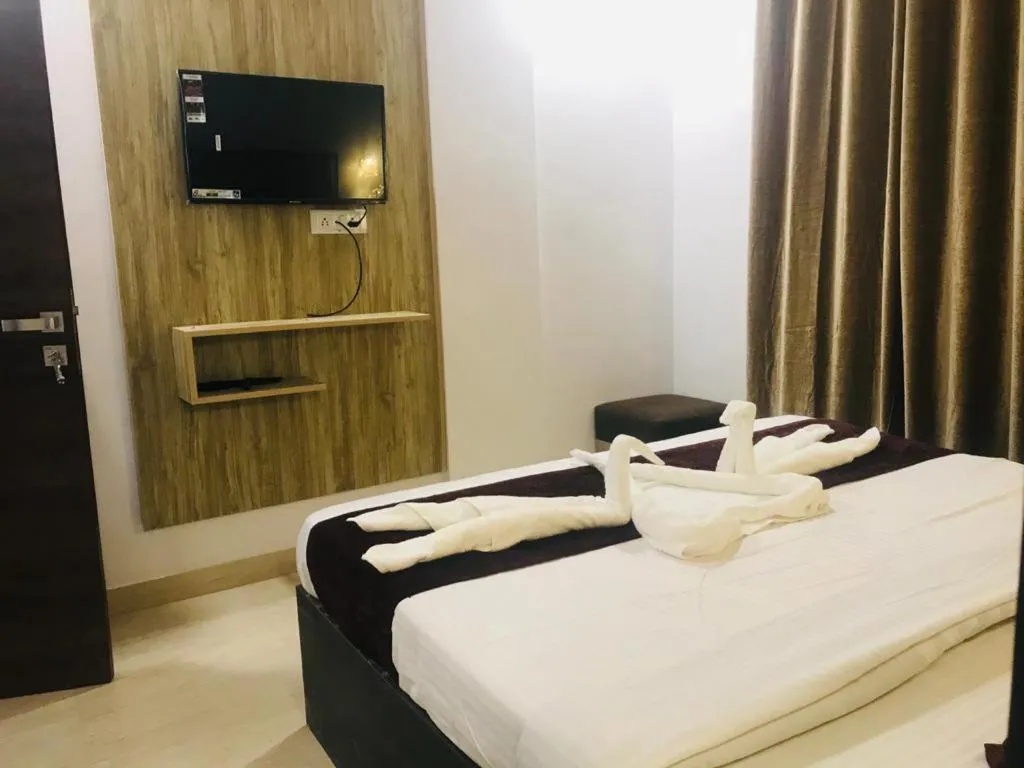 Bed in The Divine Oak