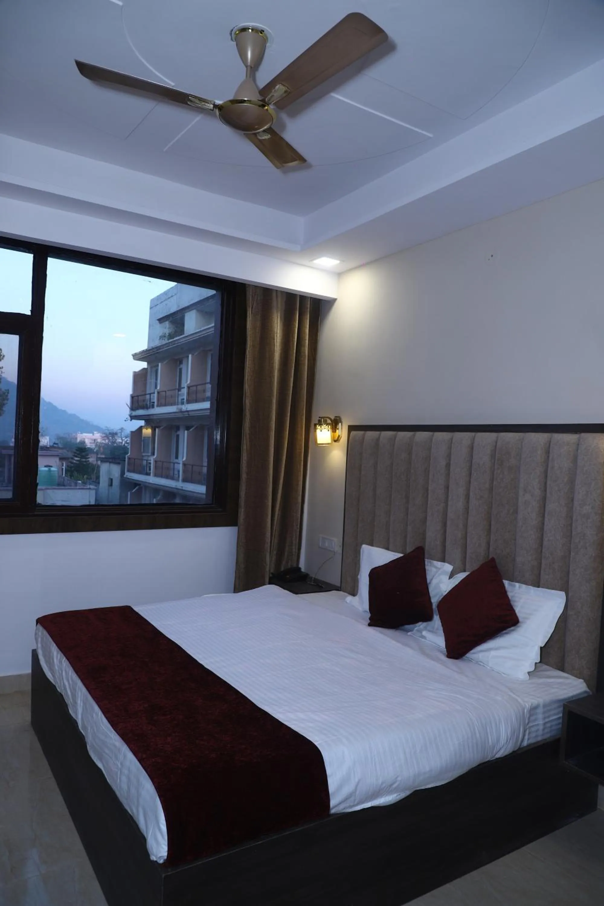 Bed in The Divine Oak