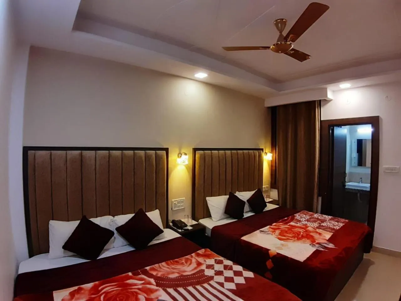 Bedroom, Bed in The Divine Oak