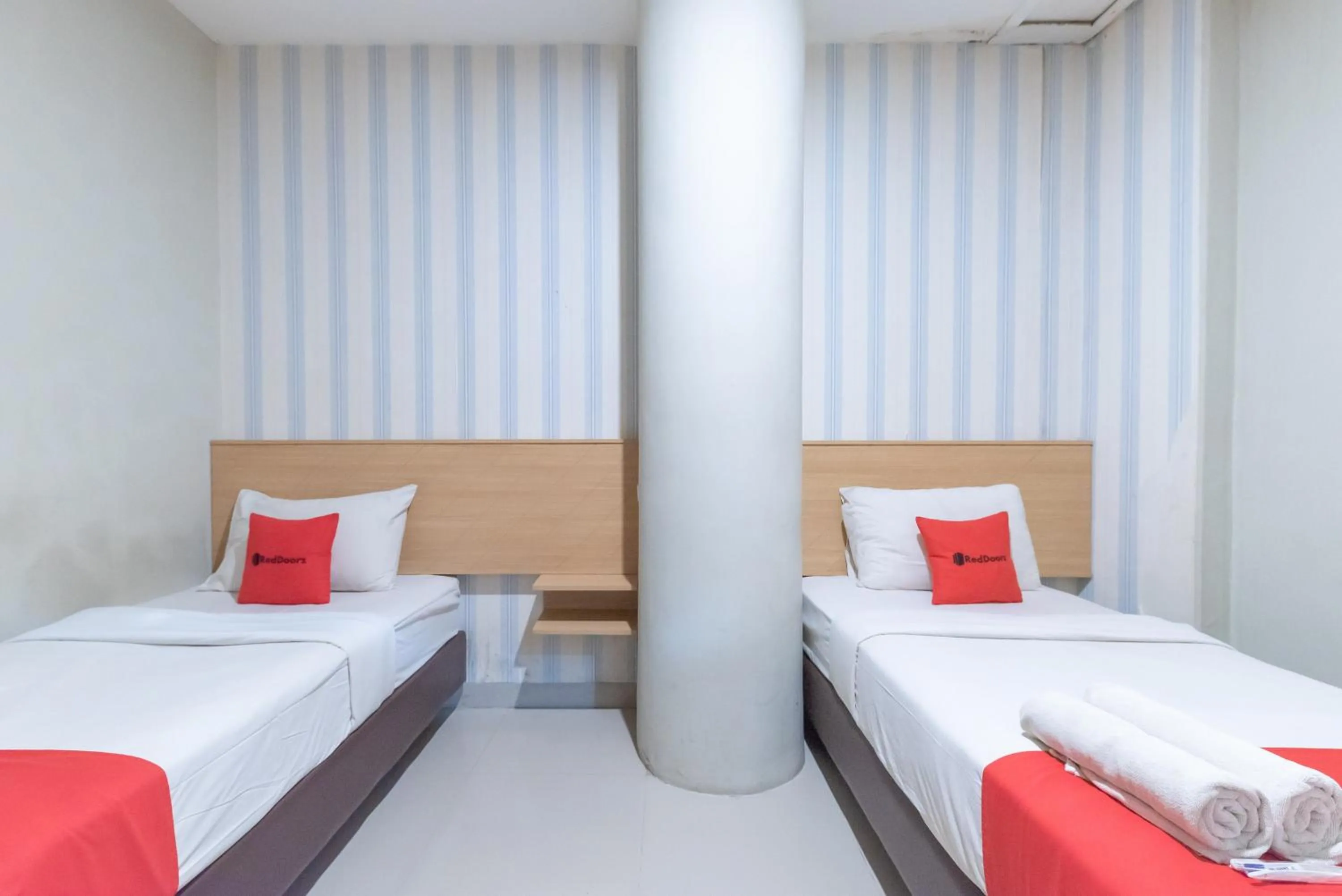 Bedroom, Bed in RedDoorz Plus @ Karapitan Street