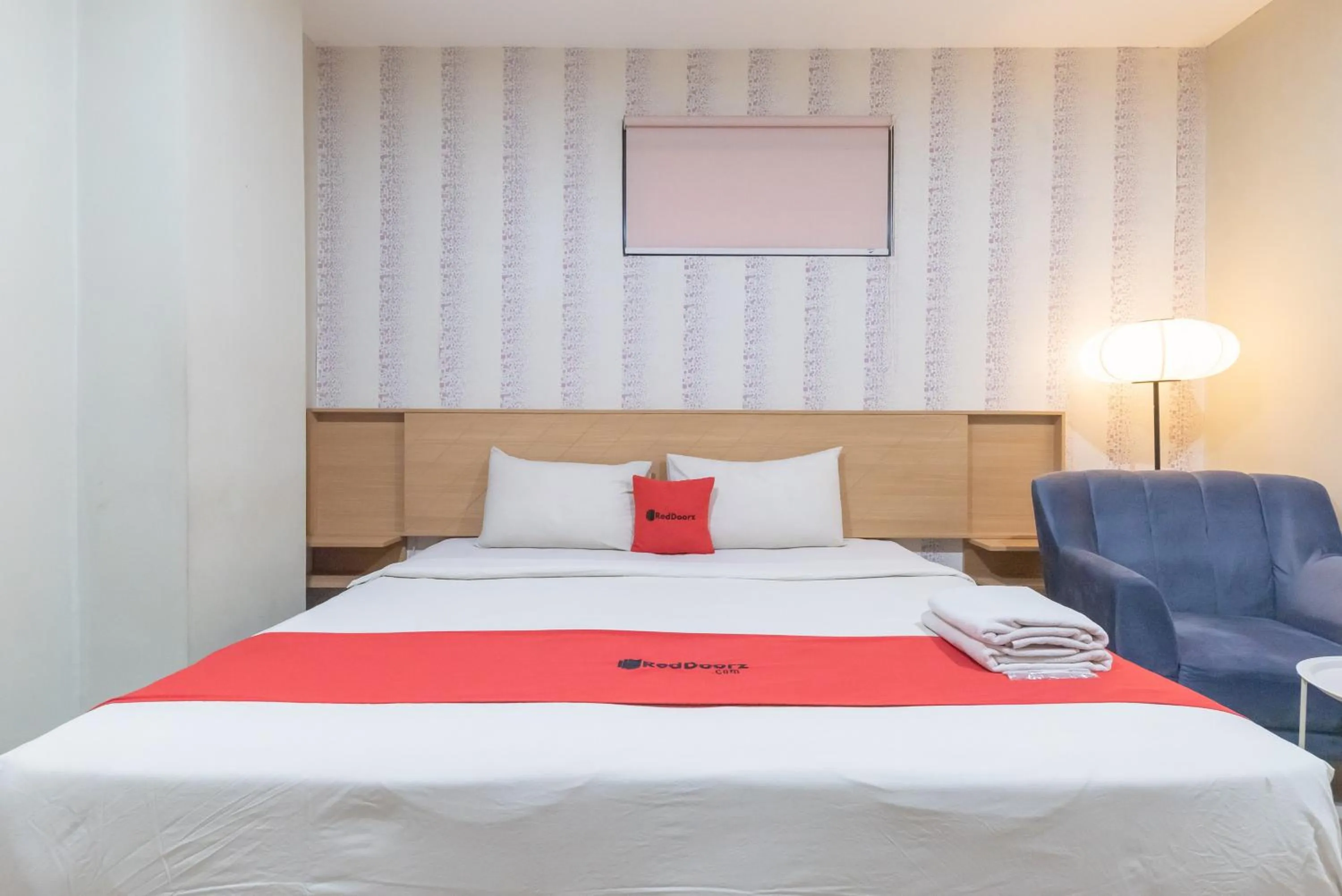 Bedroom, Bed in RedDoorz Plus @ Karapitan Street