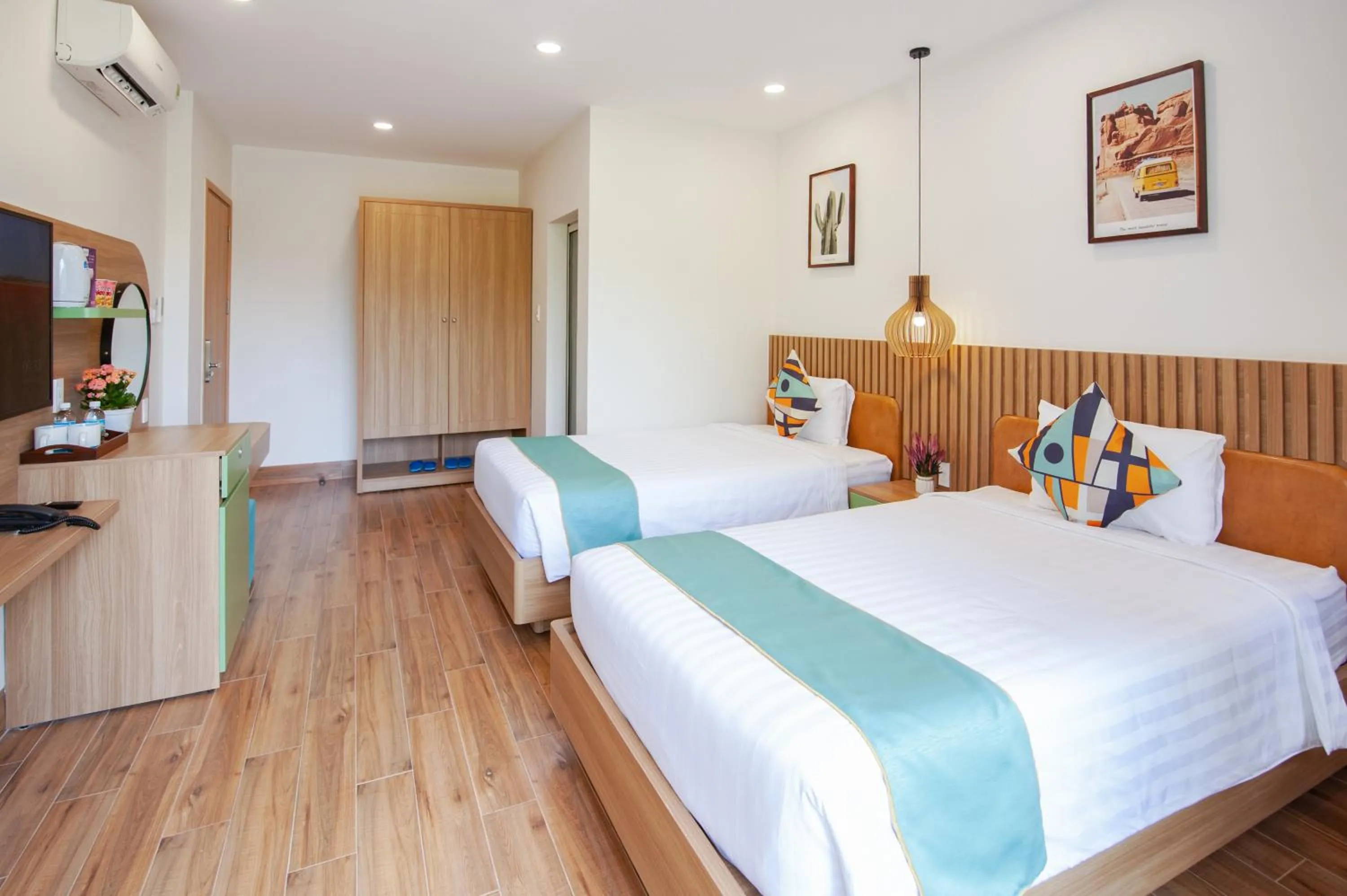 Photo of the whole room, Bed in The View Hotel