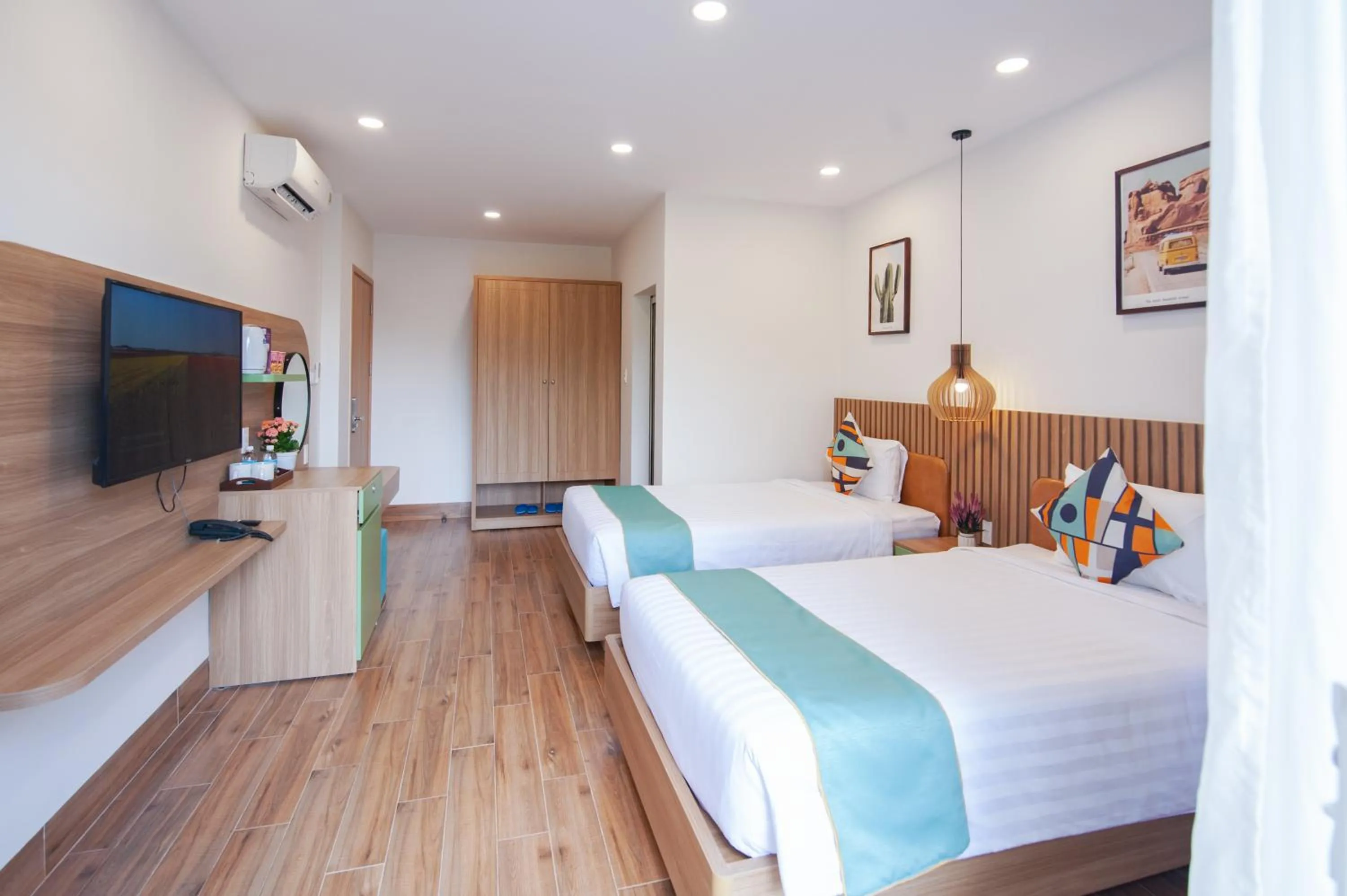 Photo of the whole room, Bed in The View Hotel