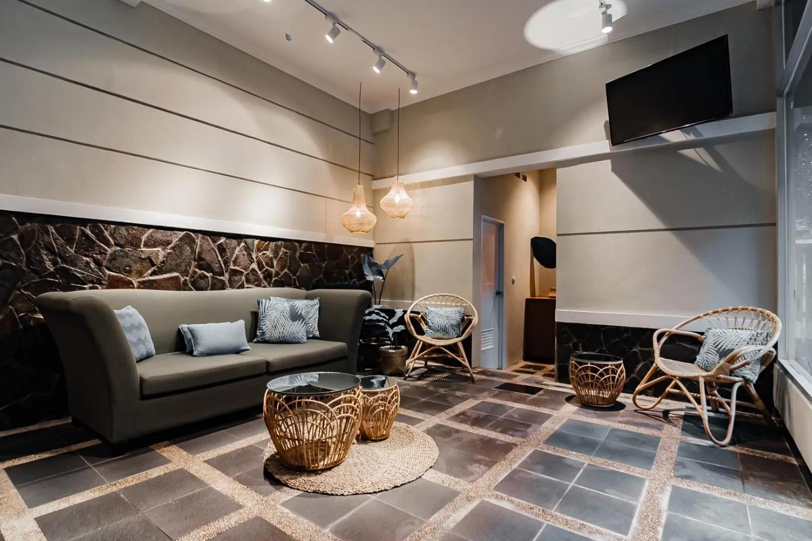 RedDoorz Plus @ Bagusrangin Street