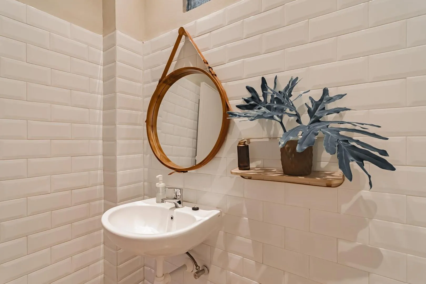 RedDoorz Plus @ Bagusrangin Street