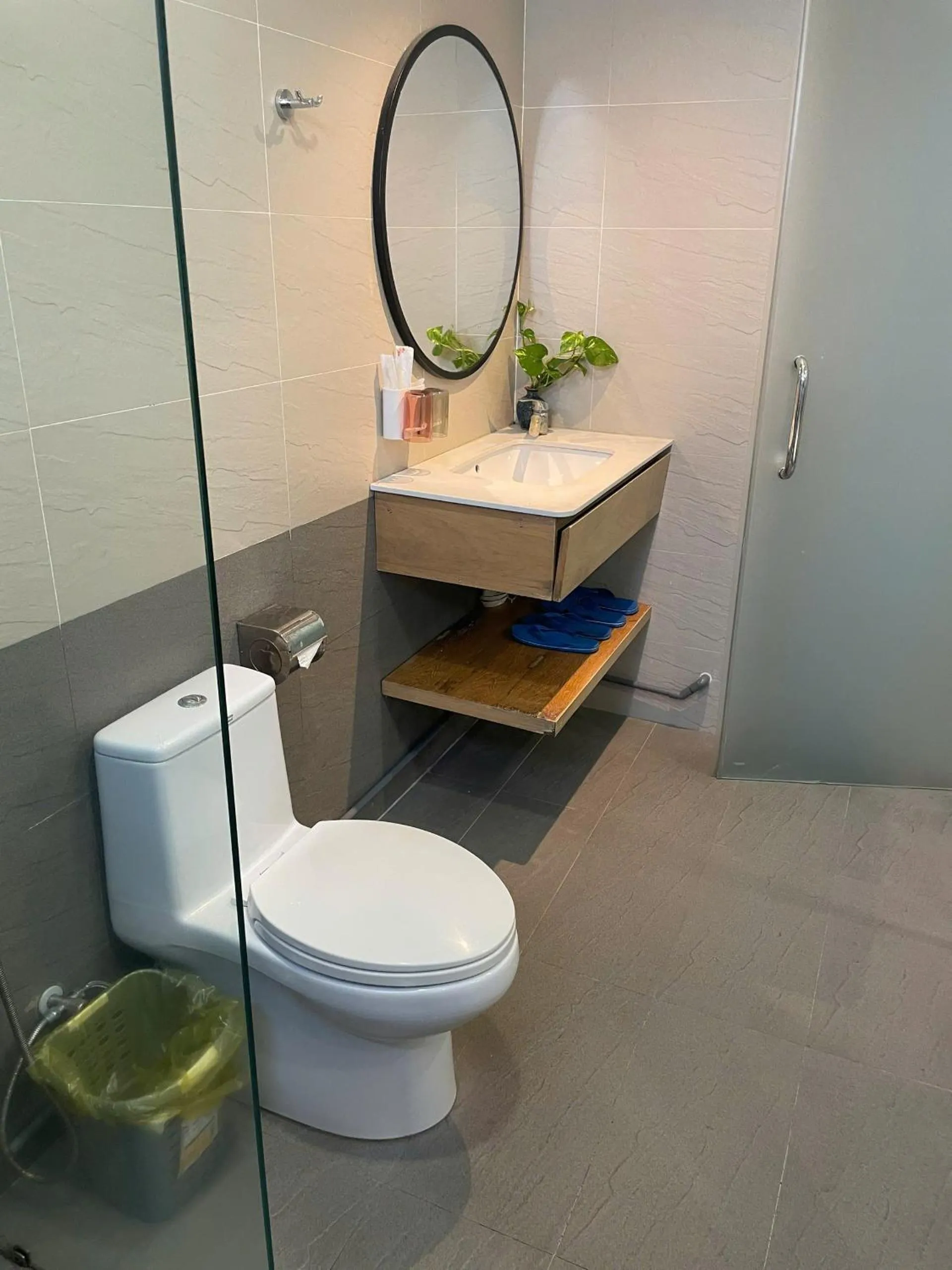 Toilet in Shoho Hotel Nha Trang