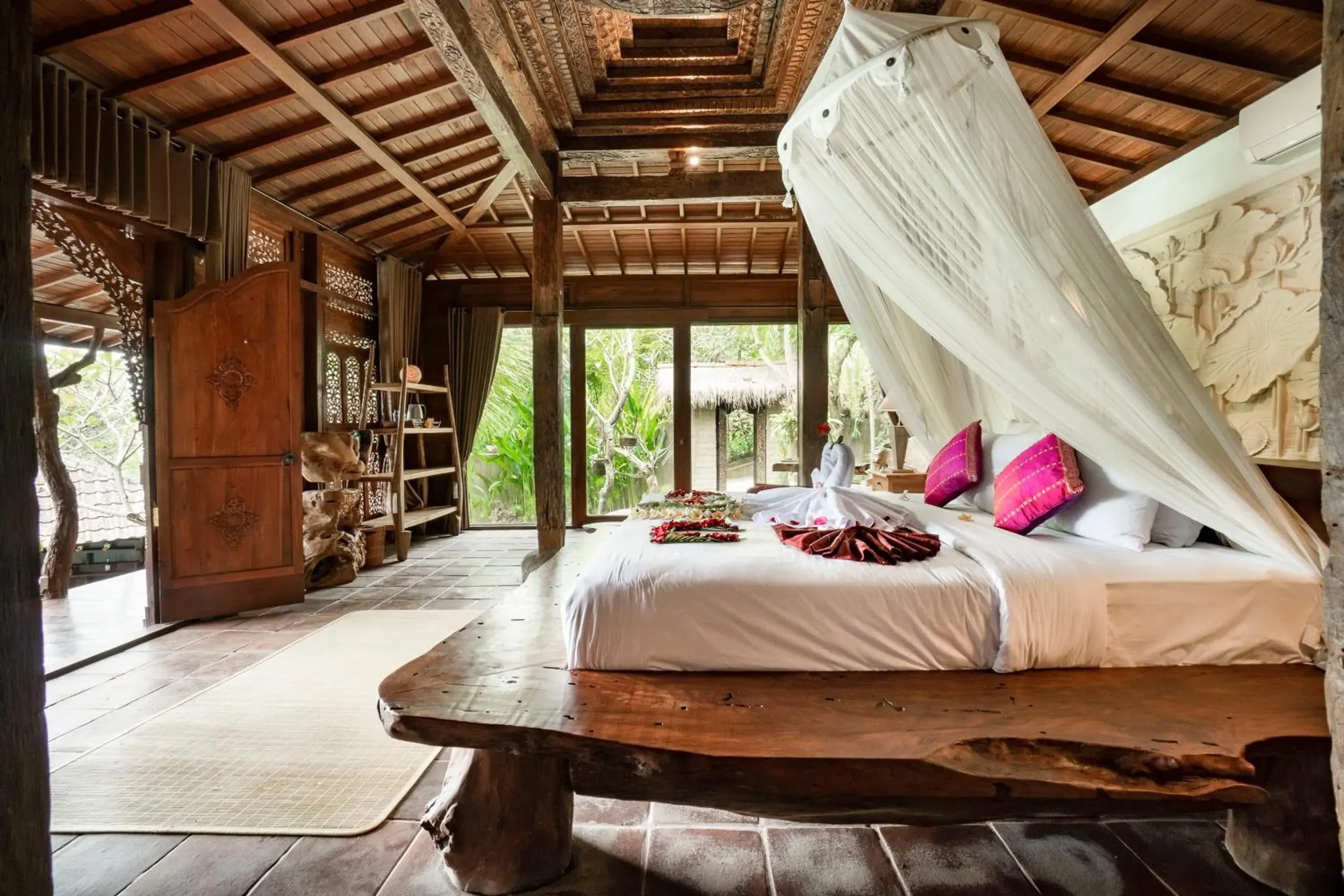 Royal One-Bedroom Villa with Private Pool in Magatama Villa by Mahaputra Royal One-Bedroom Villa with Private Pool in Magatama Villa by Mahaputra