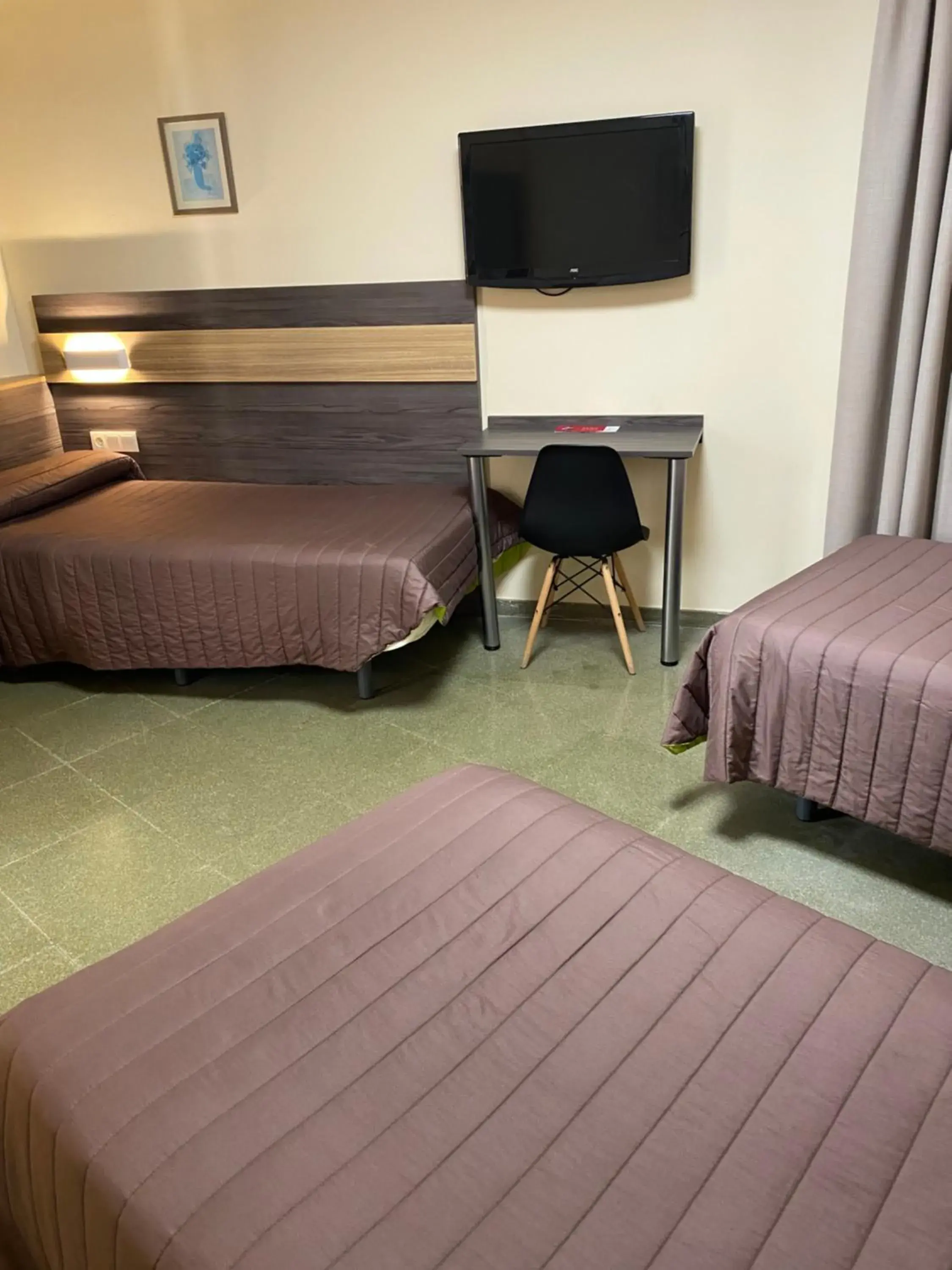 Basic Triple Room in Hostal Meson Pepa Basic Triple Room in Hostal Meson Pepa