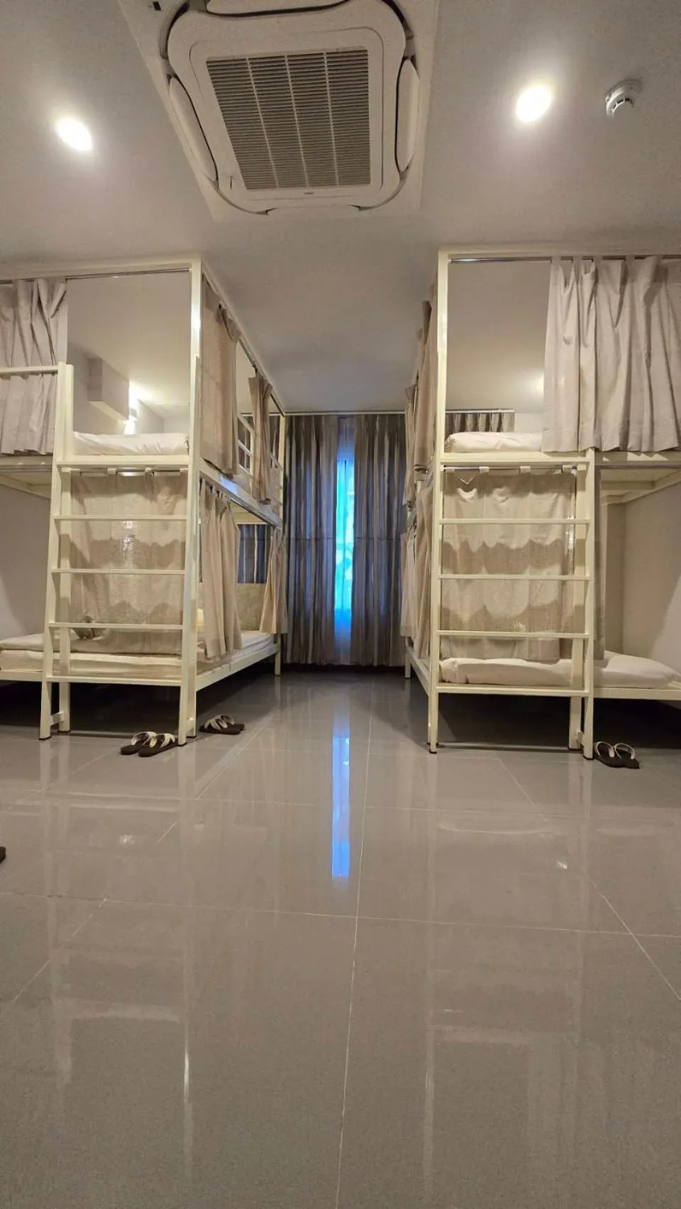 bunk bed, Bed in Malee Hotel