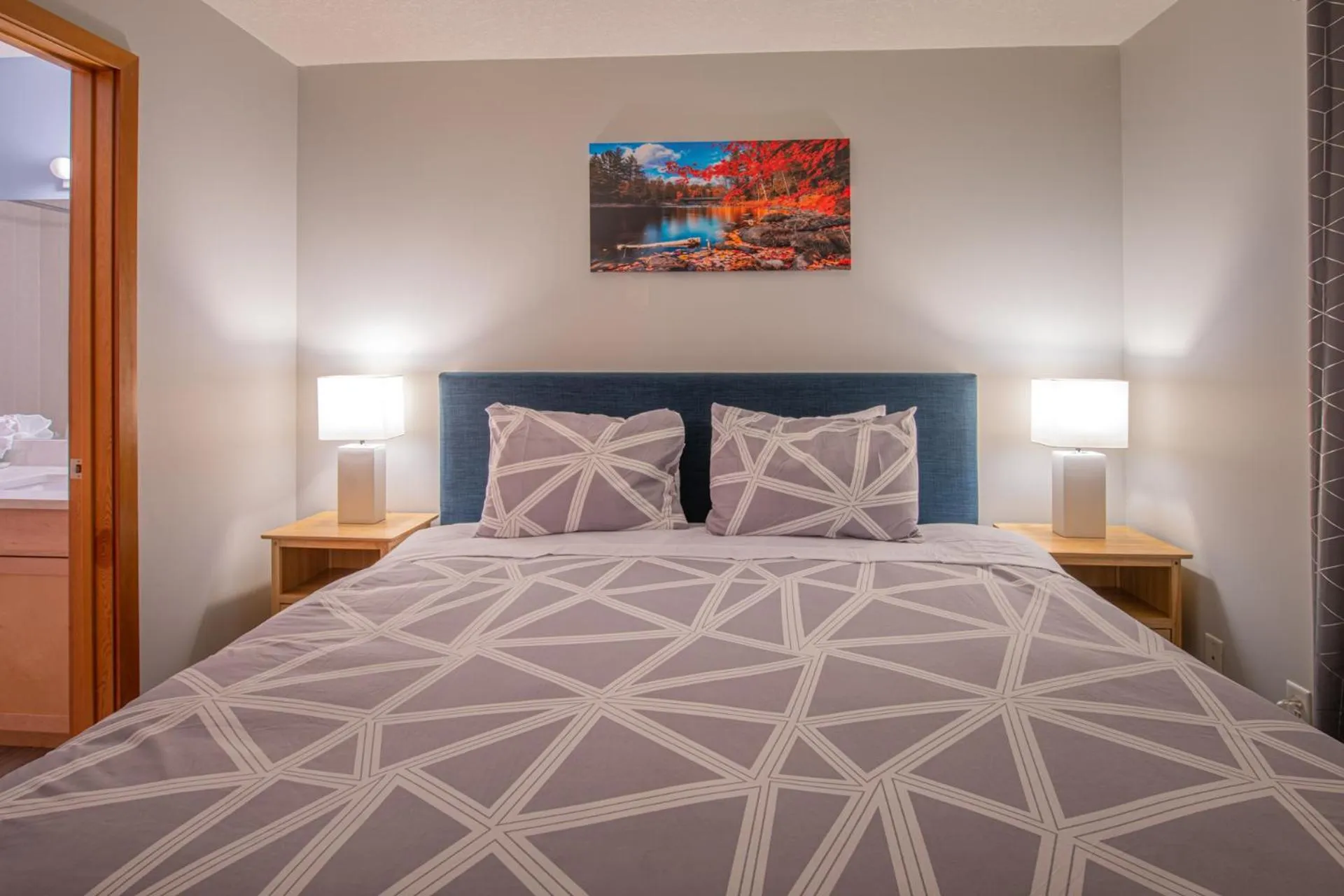 Bed in Top Floor Condo - 2BR & AC with Mountain Views