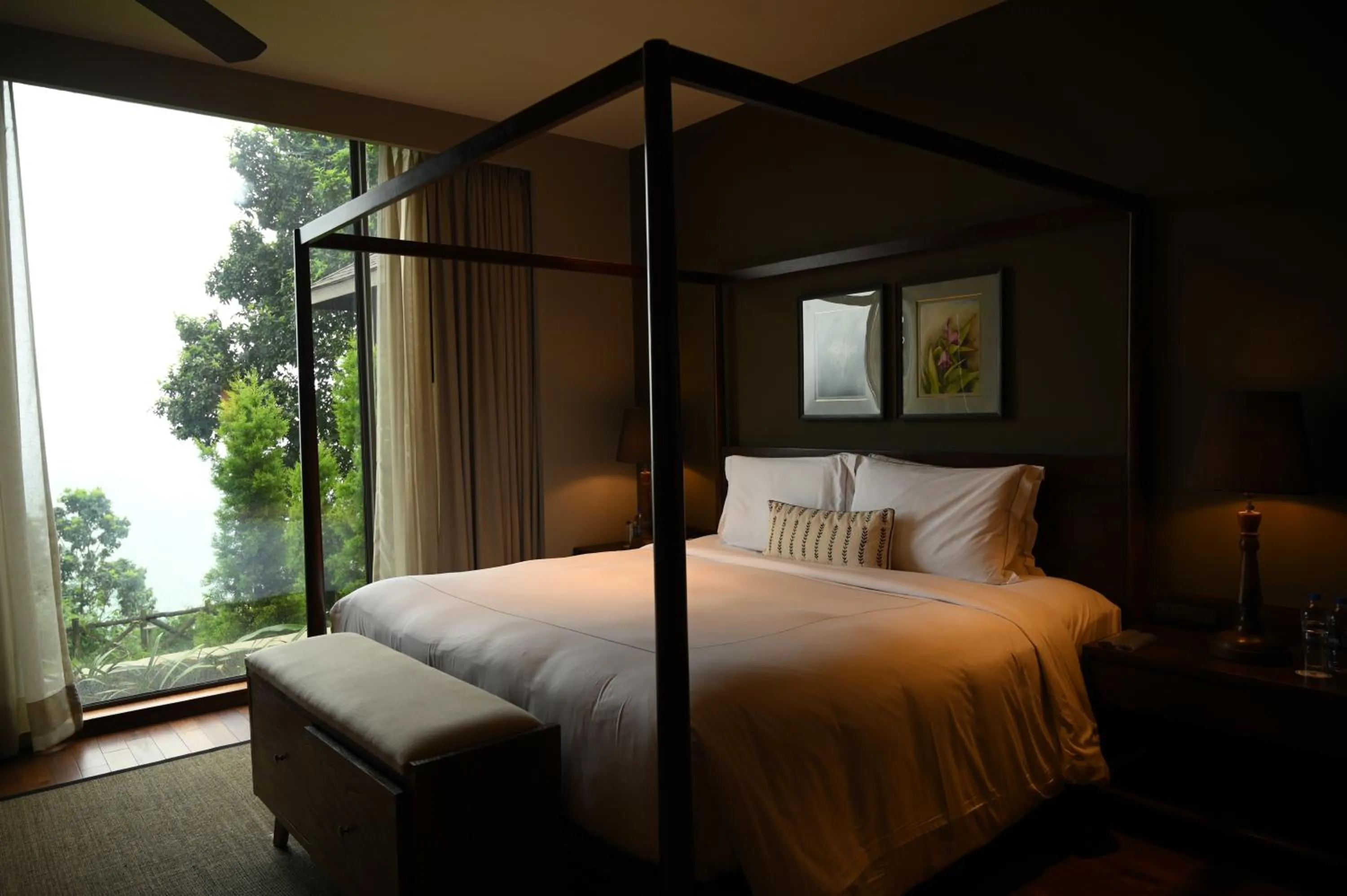 Bed in Taj Chia Kutir Resort & Spa Darjeeling