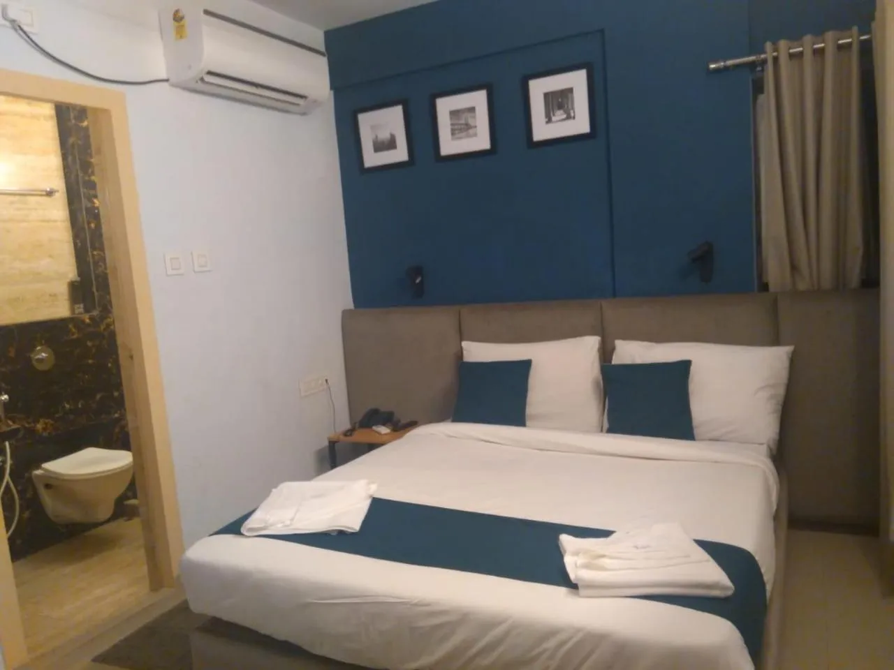 Bed in Hotel Mayfair Tower