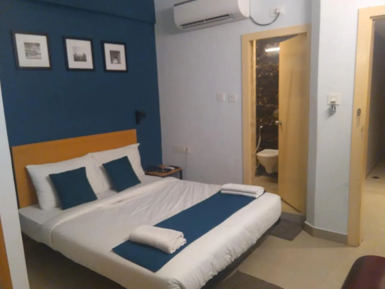 Bed in Hotel Mayfair Tower