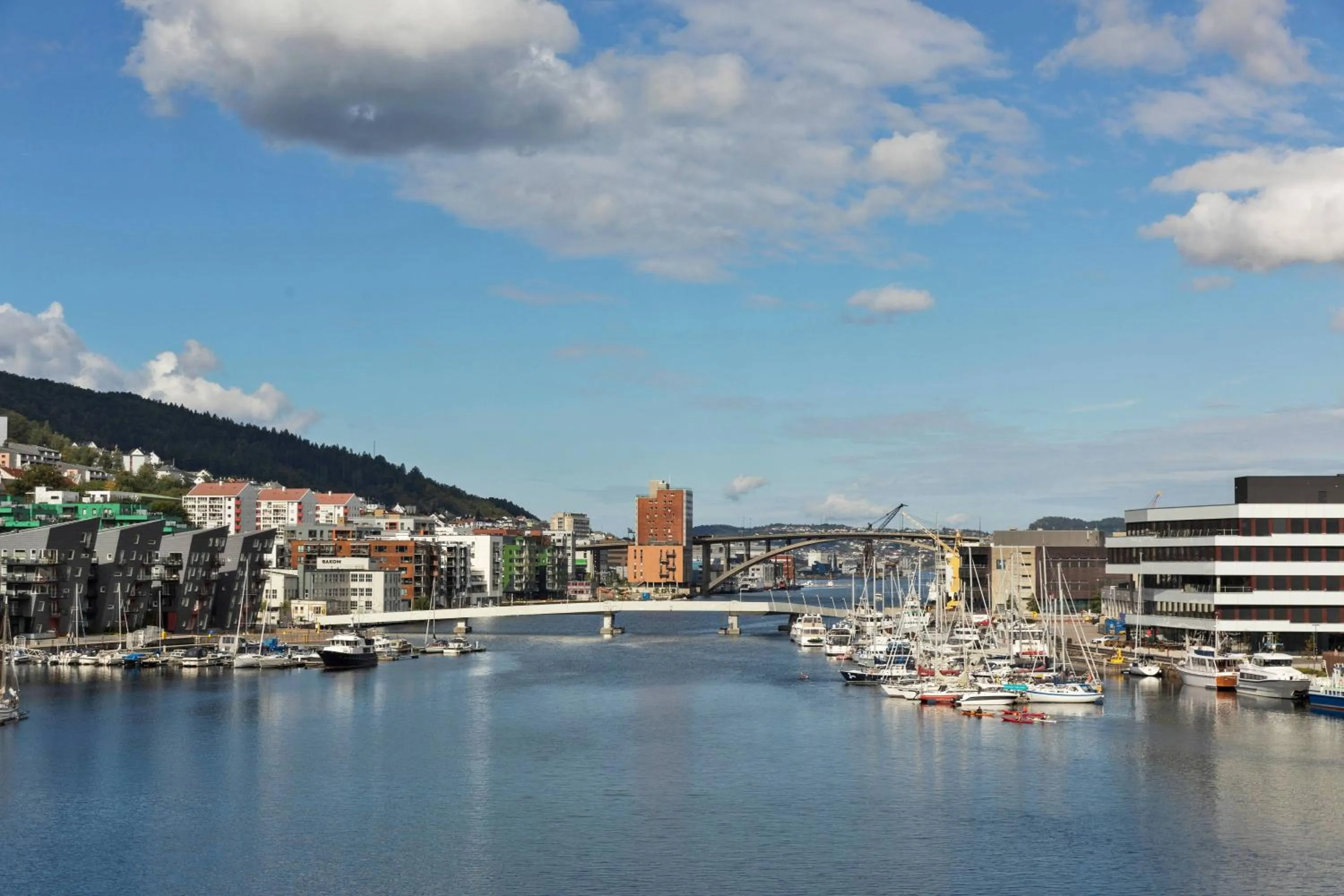 Photo of the whole room in Moxy Bergen