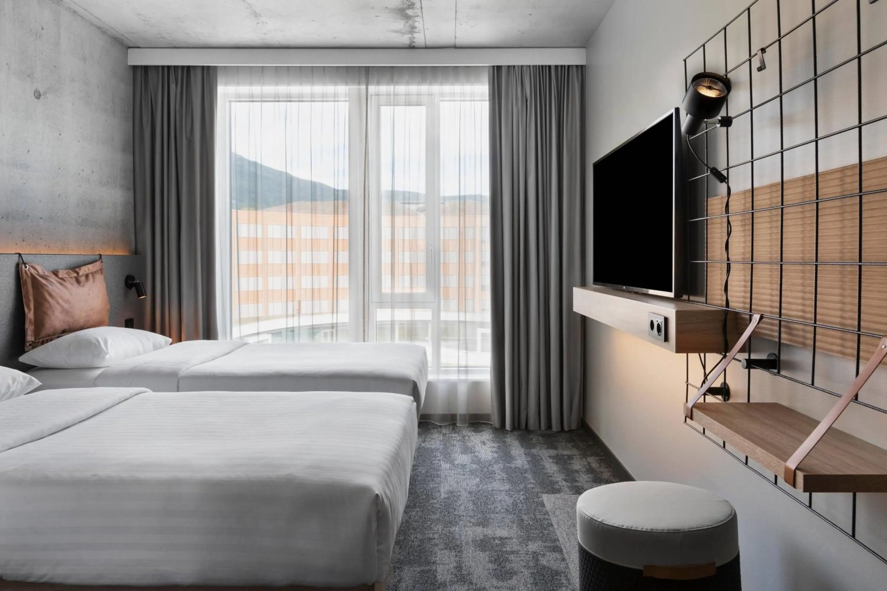 Photo of the whole room, Bed in Moxy Bergen