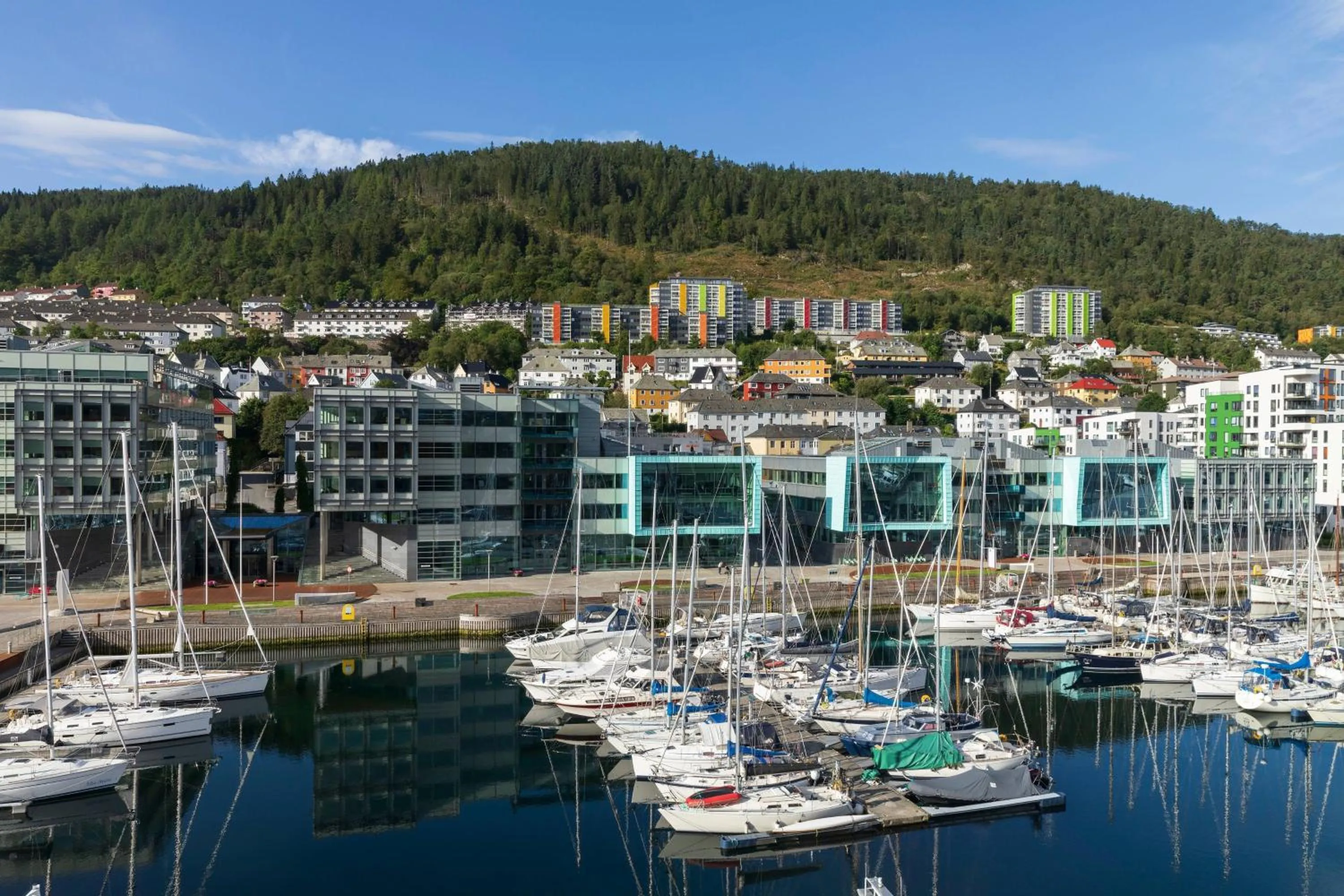 Photo of the whole room in Moxy Bergen