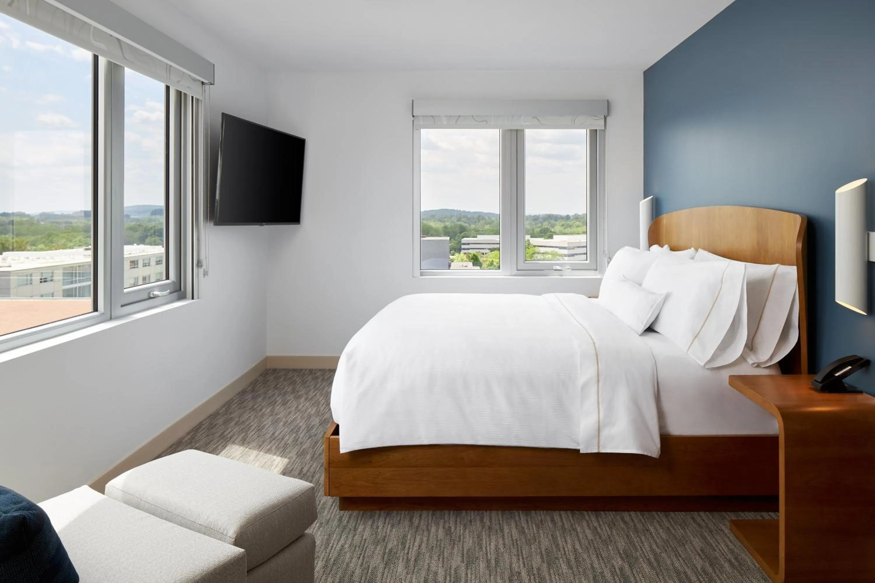 Photo of the whole room, Bed in Element Valley Forge King of Prussia