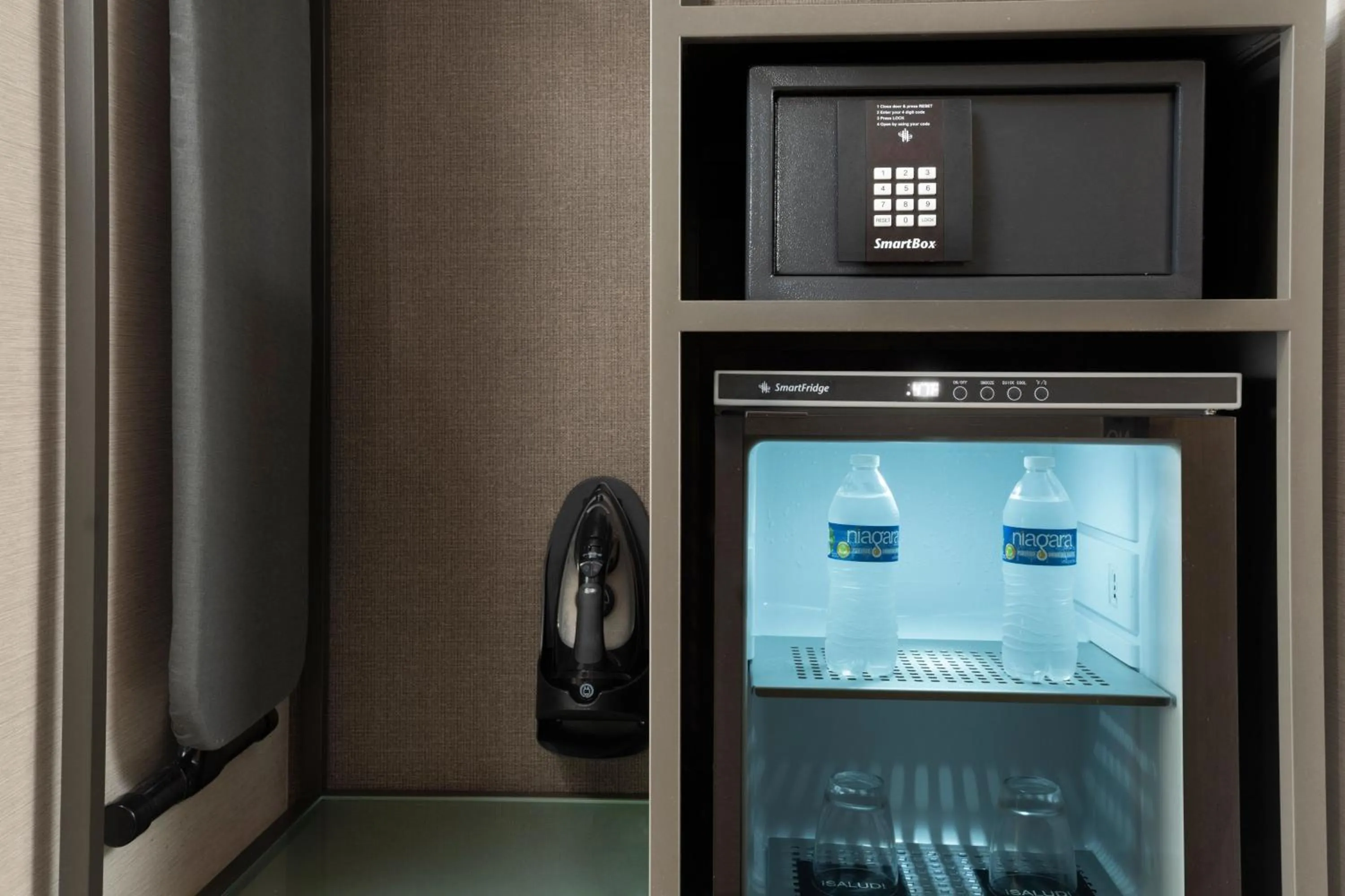 Photo of the whole room in AC Hotel by Marriott Phoenix Downtown