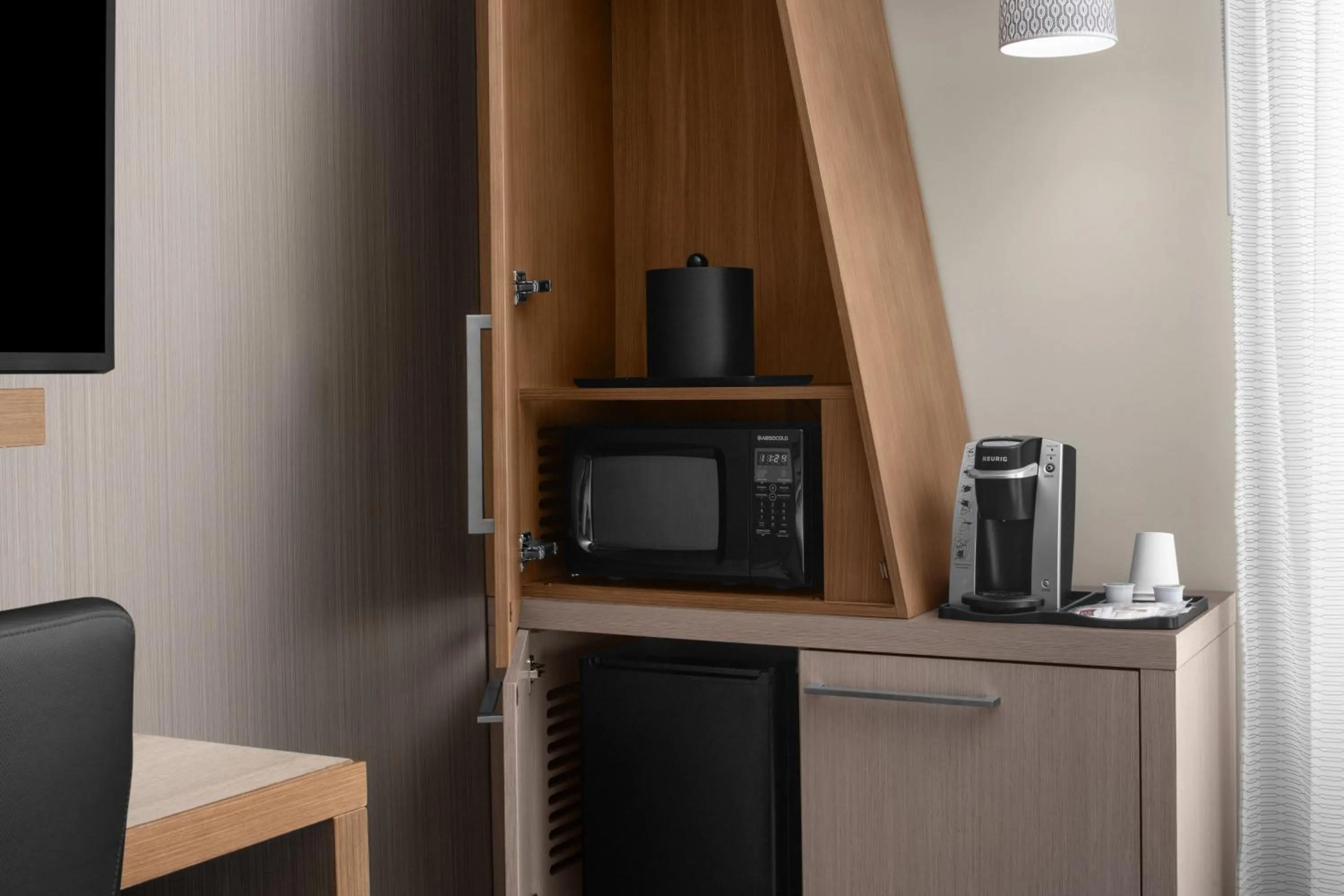 Photo of the whole room in Courtyard by Marriott Salt Lake City Cottonwood