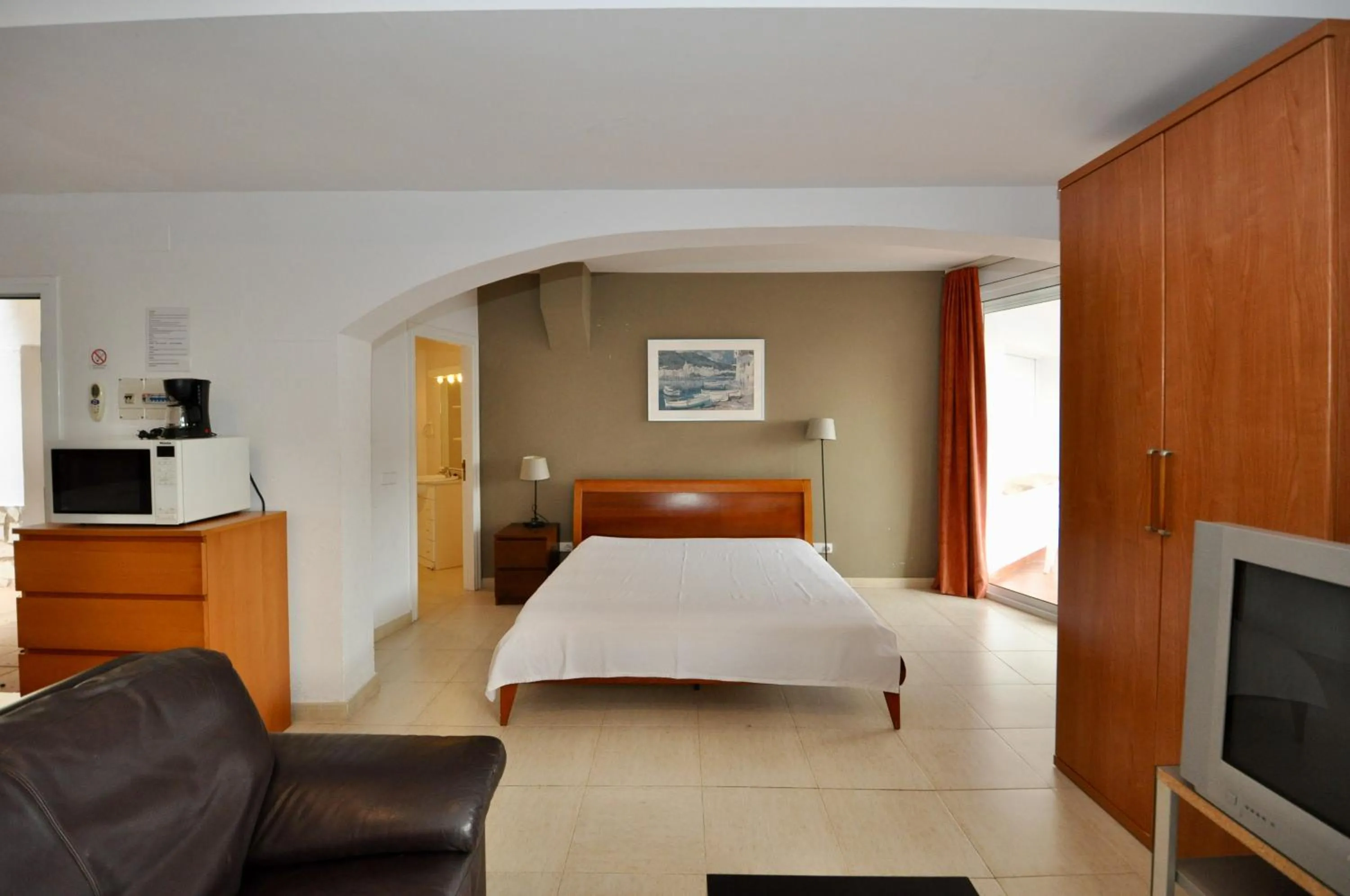 Shower, Bed in Villa Talia