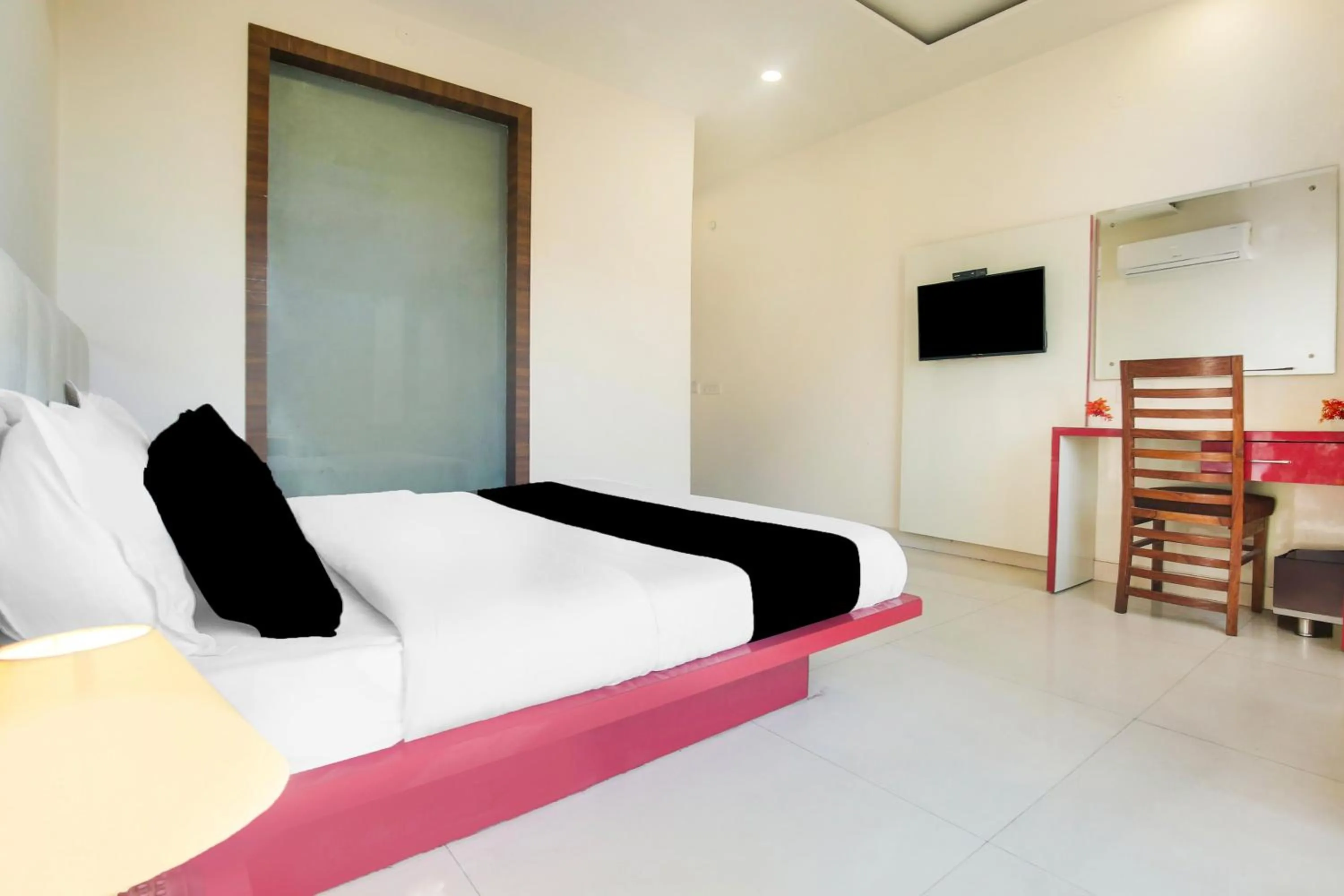 Bedroom, Bed in Super Collection O Amritsar Near Railway Station