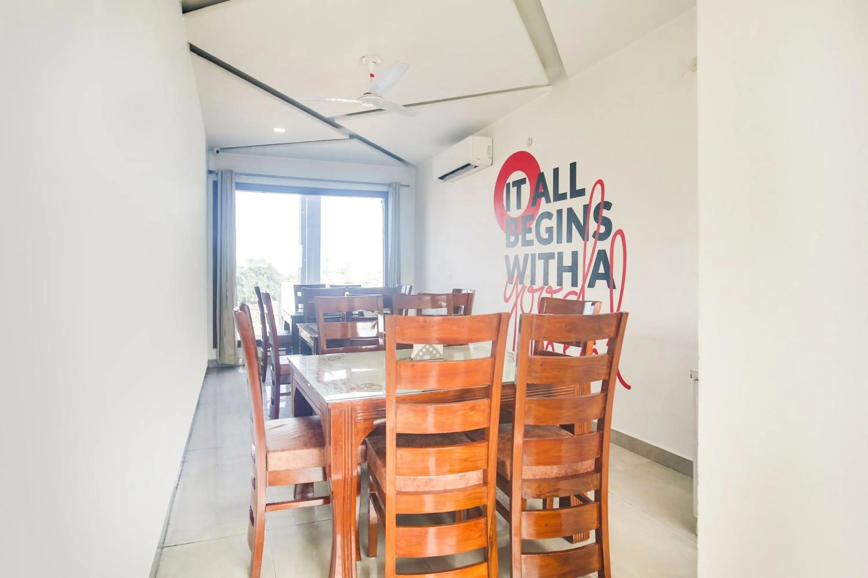 Restaurant/places to eat in Super Collection O Amritsar Near Railway Station