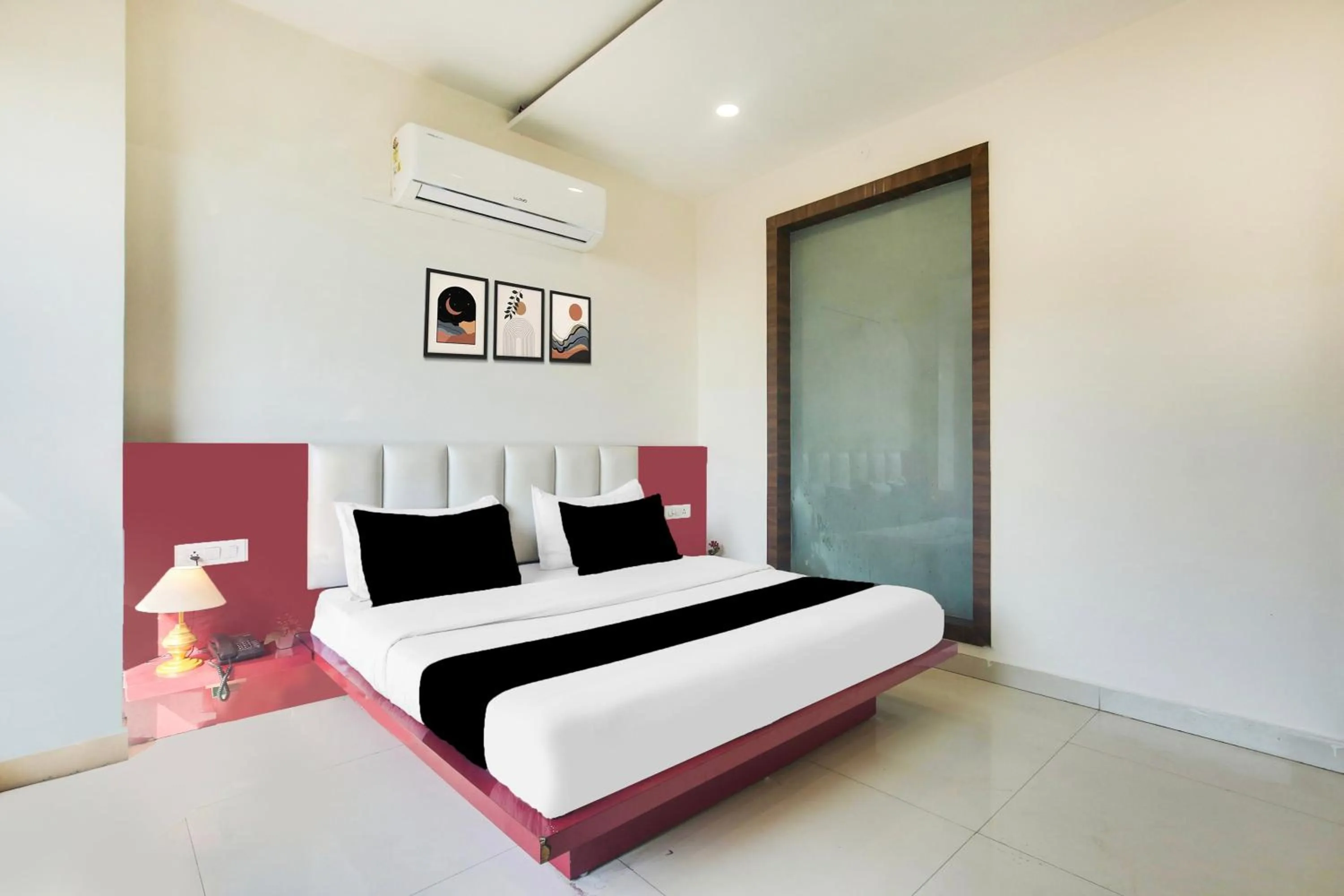 Bedroom, Bed in Super Collection O Amritsar Near Railway Station