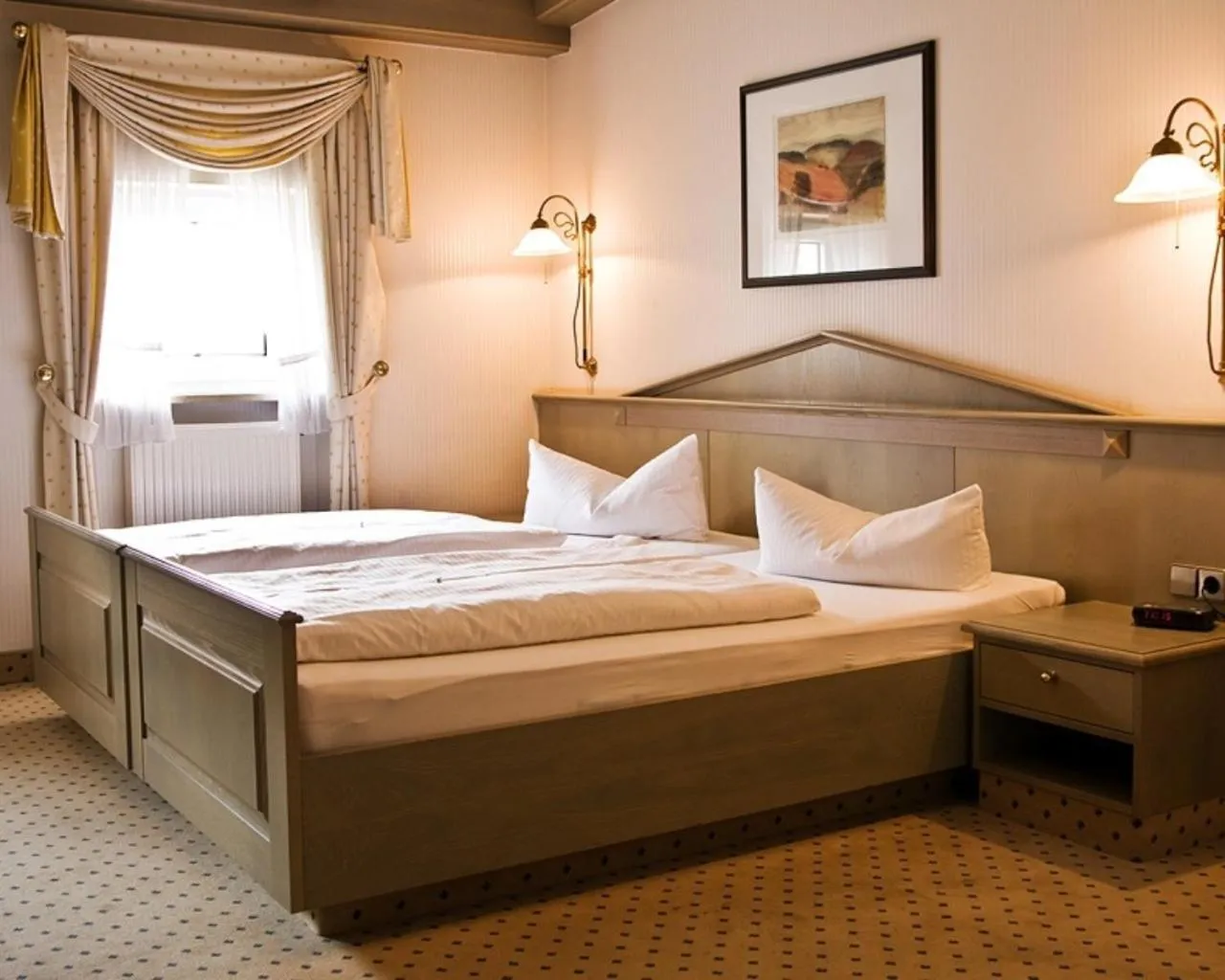 Decorative detail, Bed in Hotel DREI SCHWANEN - Ristorante Due Fratelli