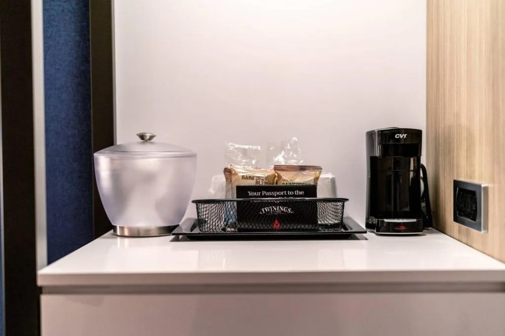 Coffee/tea facilities in SpringHill Suites by Marriott Austin North
