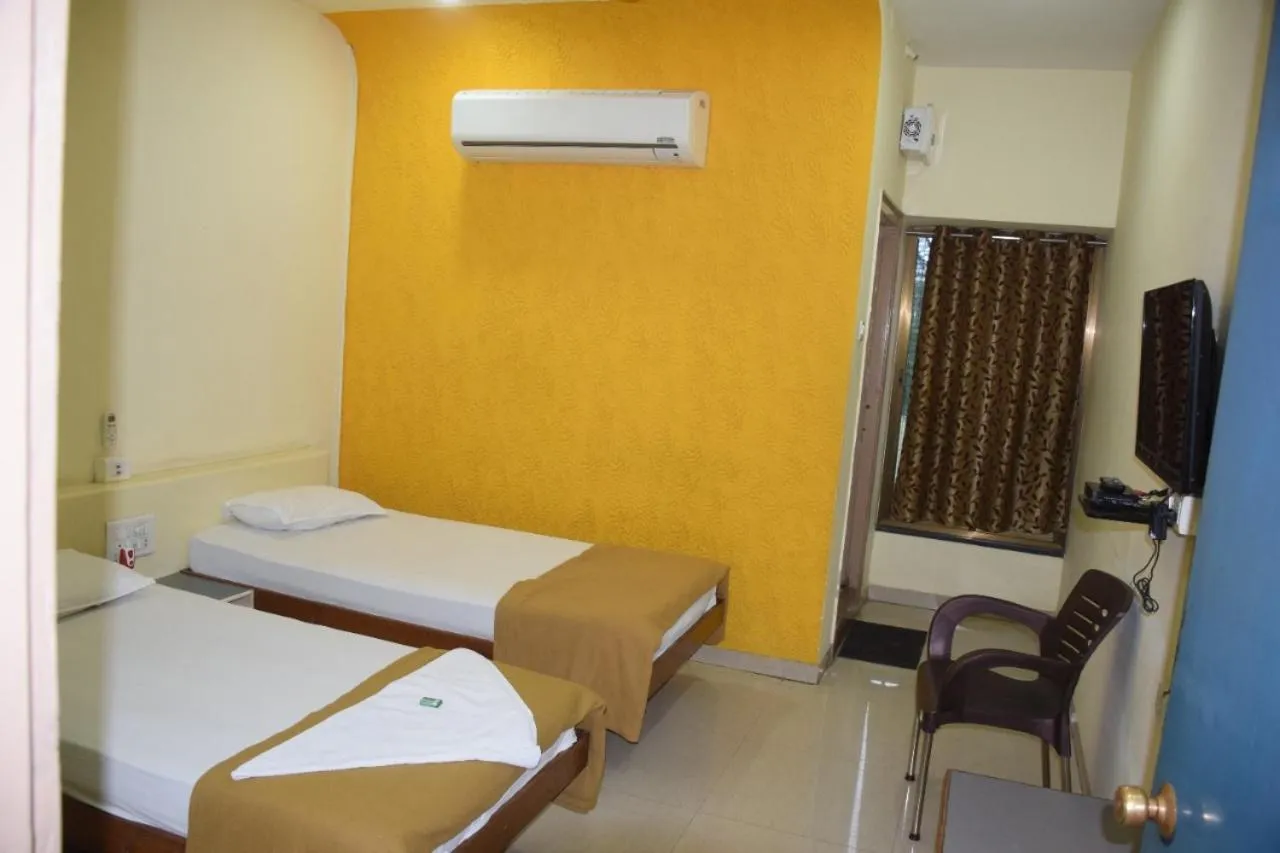 Photo of the whole room, Bed in Hotel Uma Executive Lodging