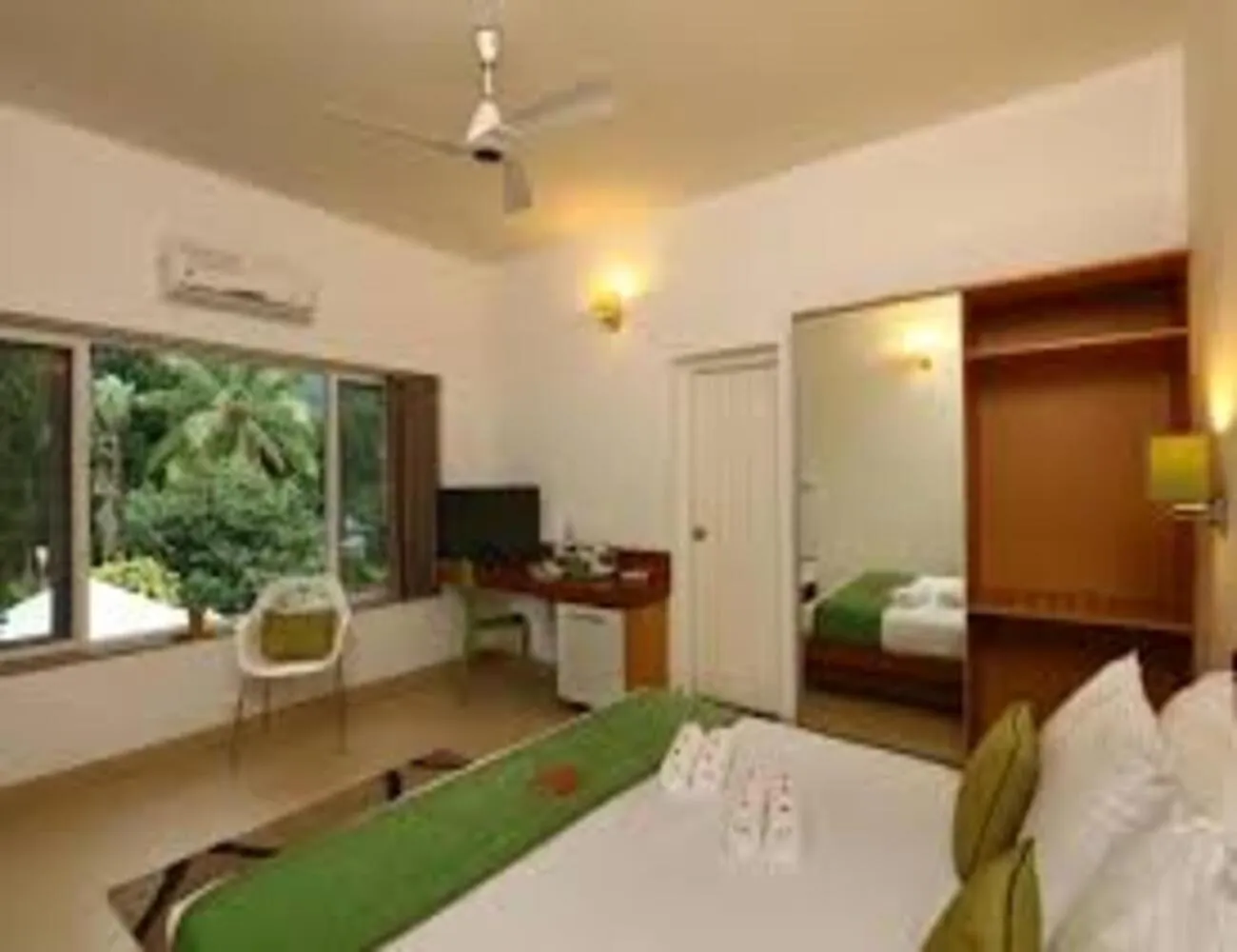 Bedroom, Bed in SWISS COUNTY