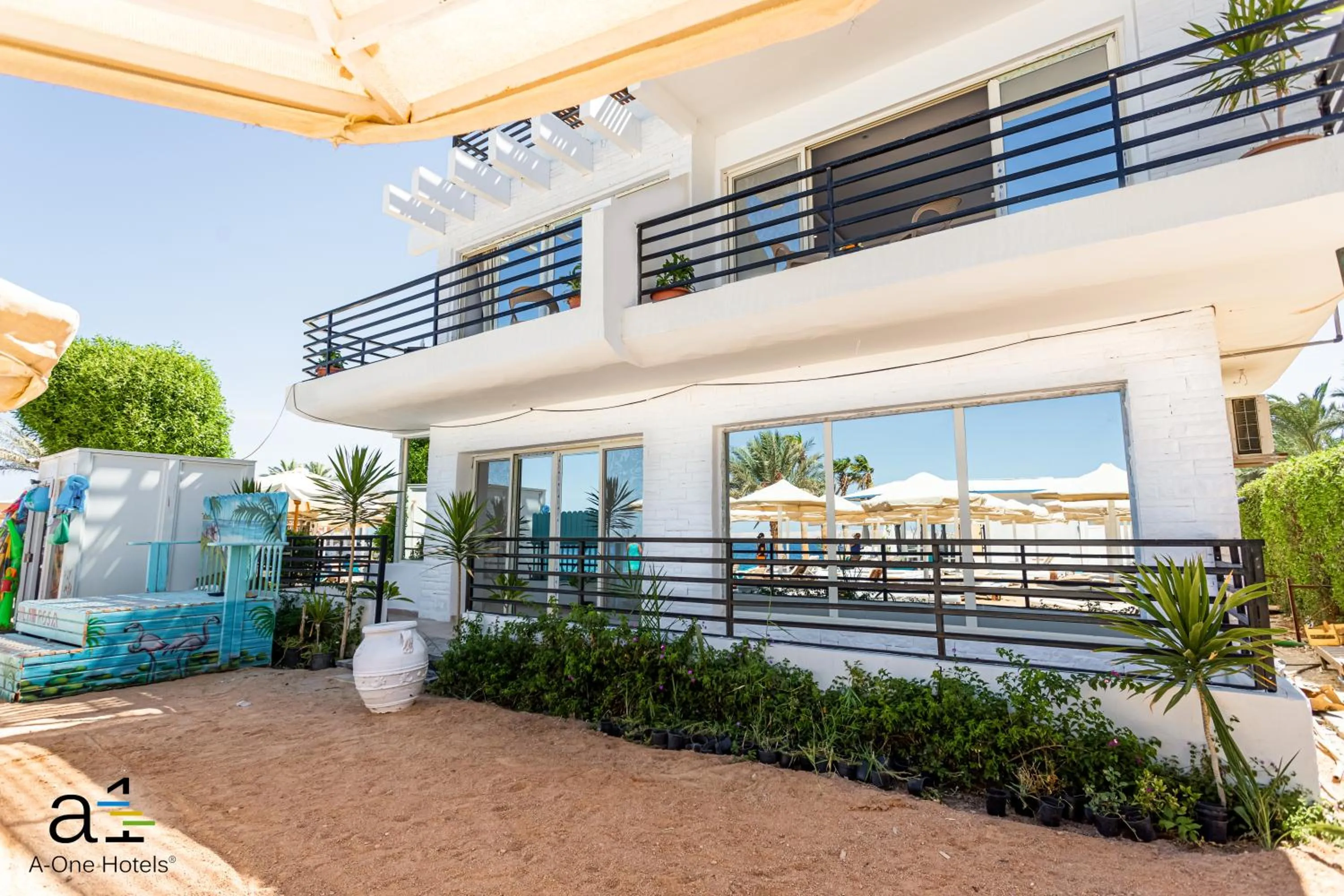 Garden view in La Rosa Waves Beach - Couple & Families Only