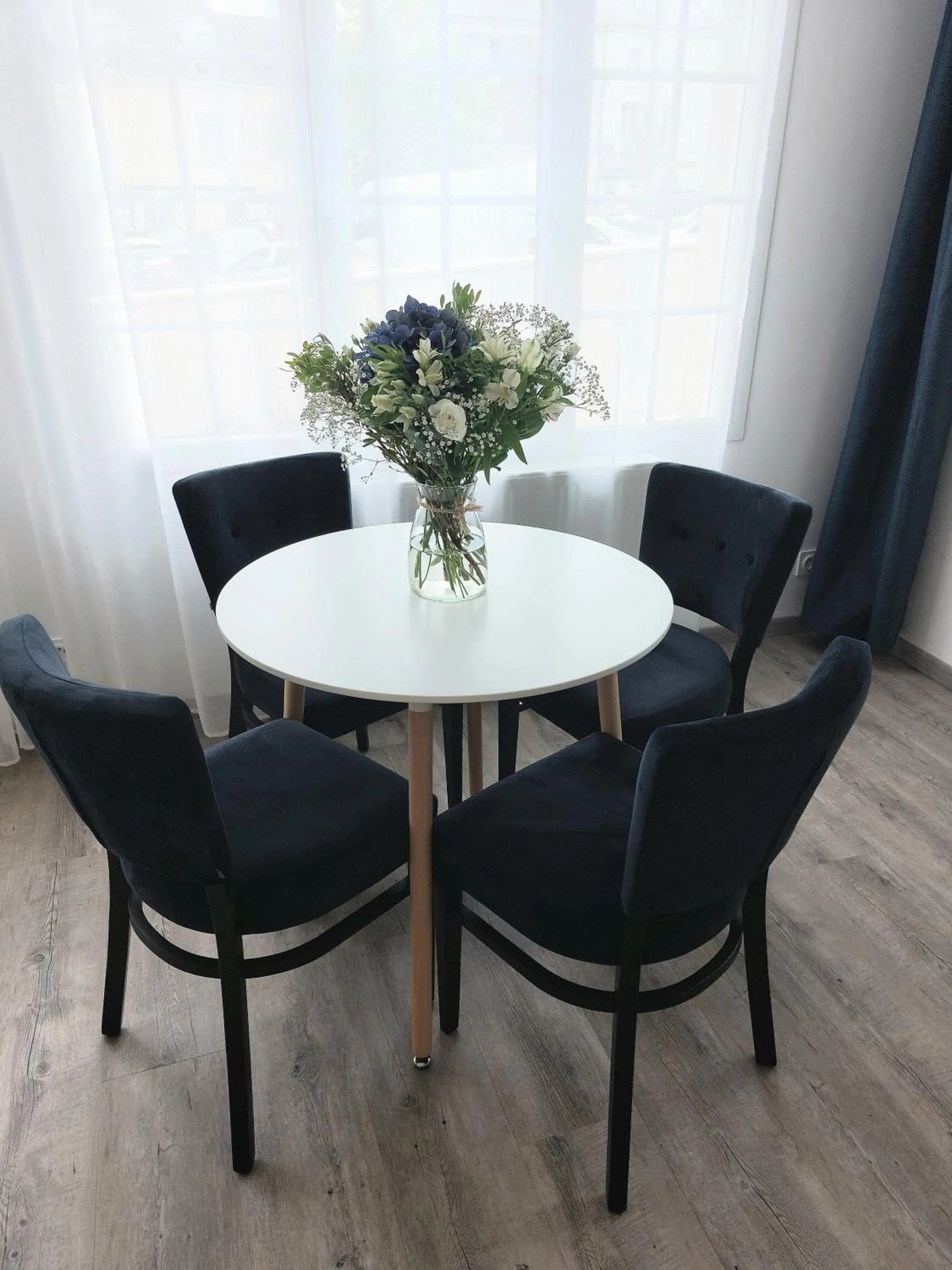 Dining area in Logis Loire Hotel - Les Cocottes Restaurant