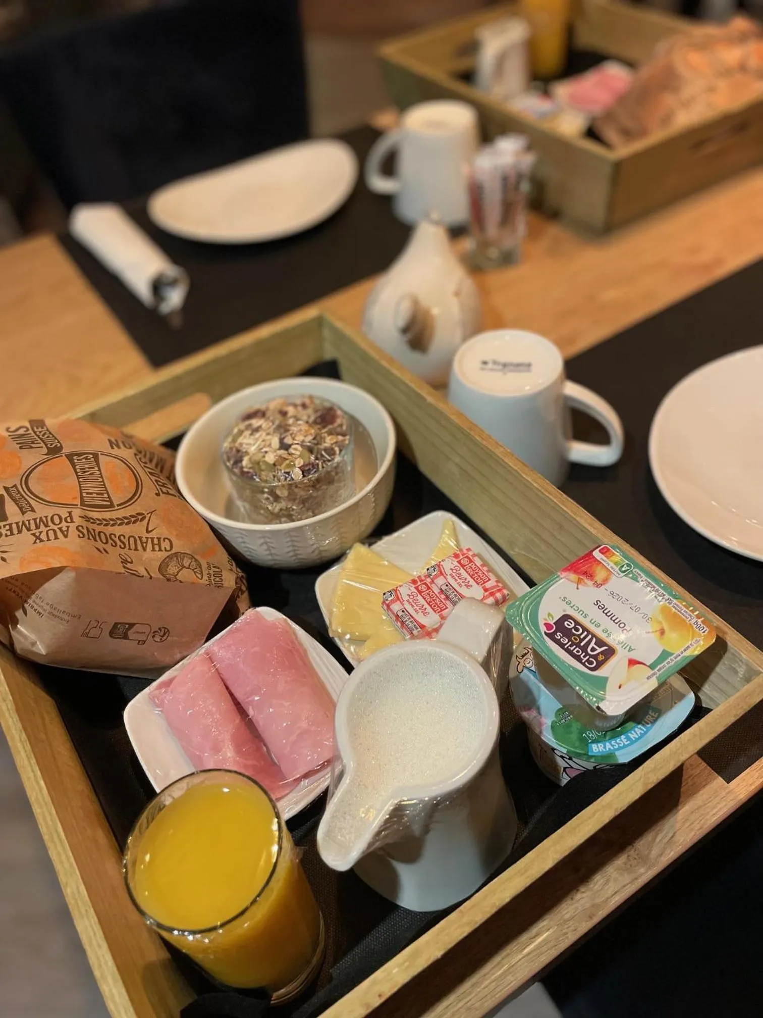 Breakfast in Logis Loire Hotel - Les Cocottes Restaurant