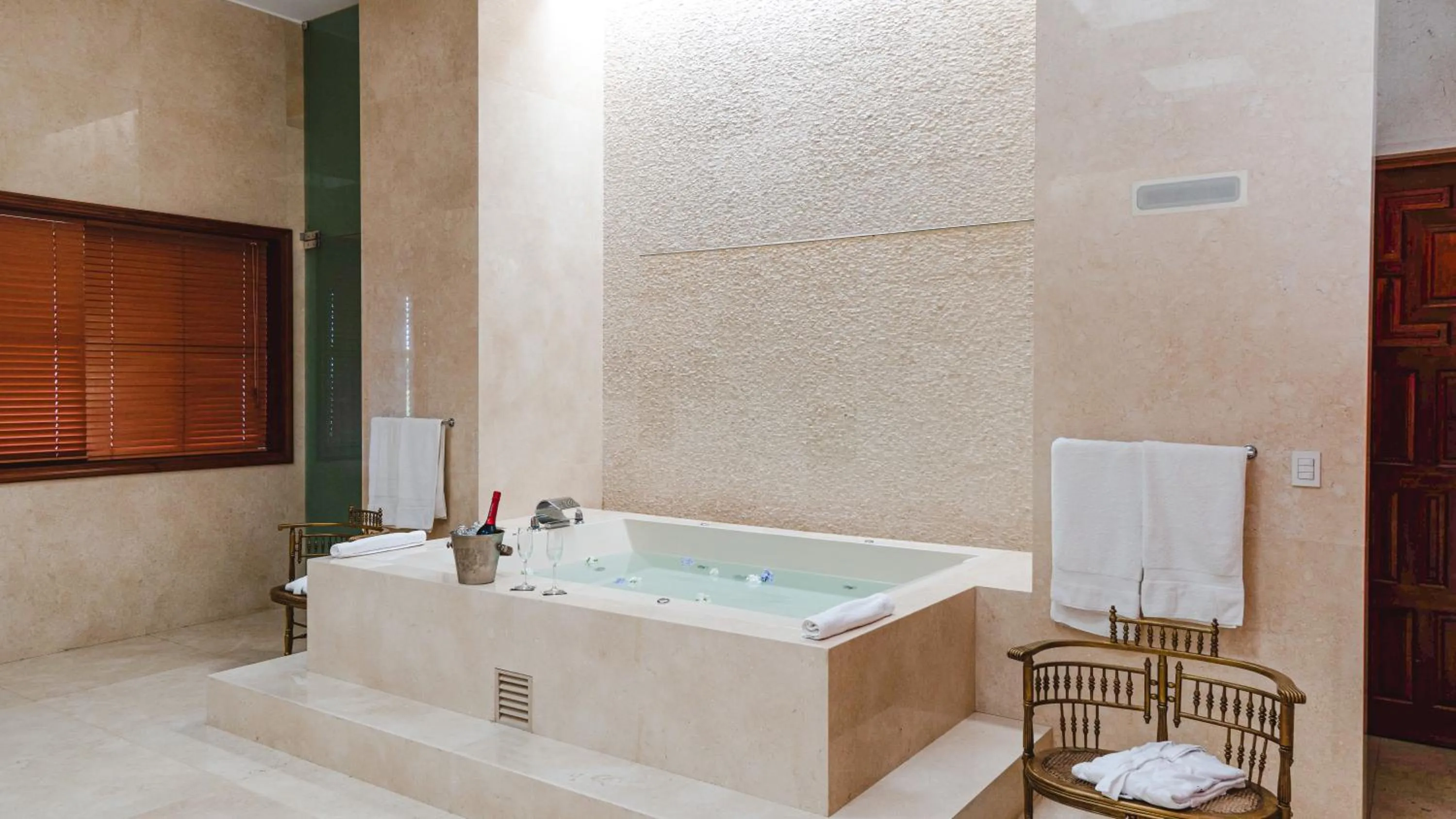 Hot Tub in Hotel & Hacienda La Caravedo