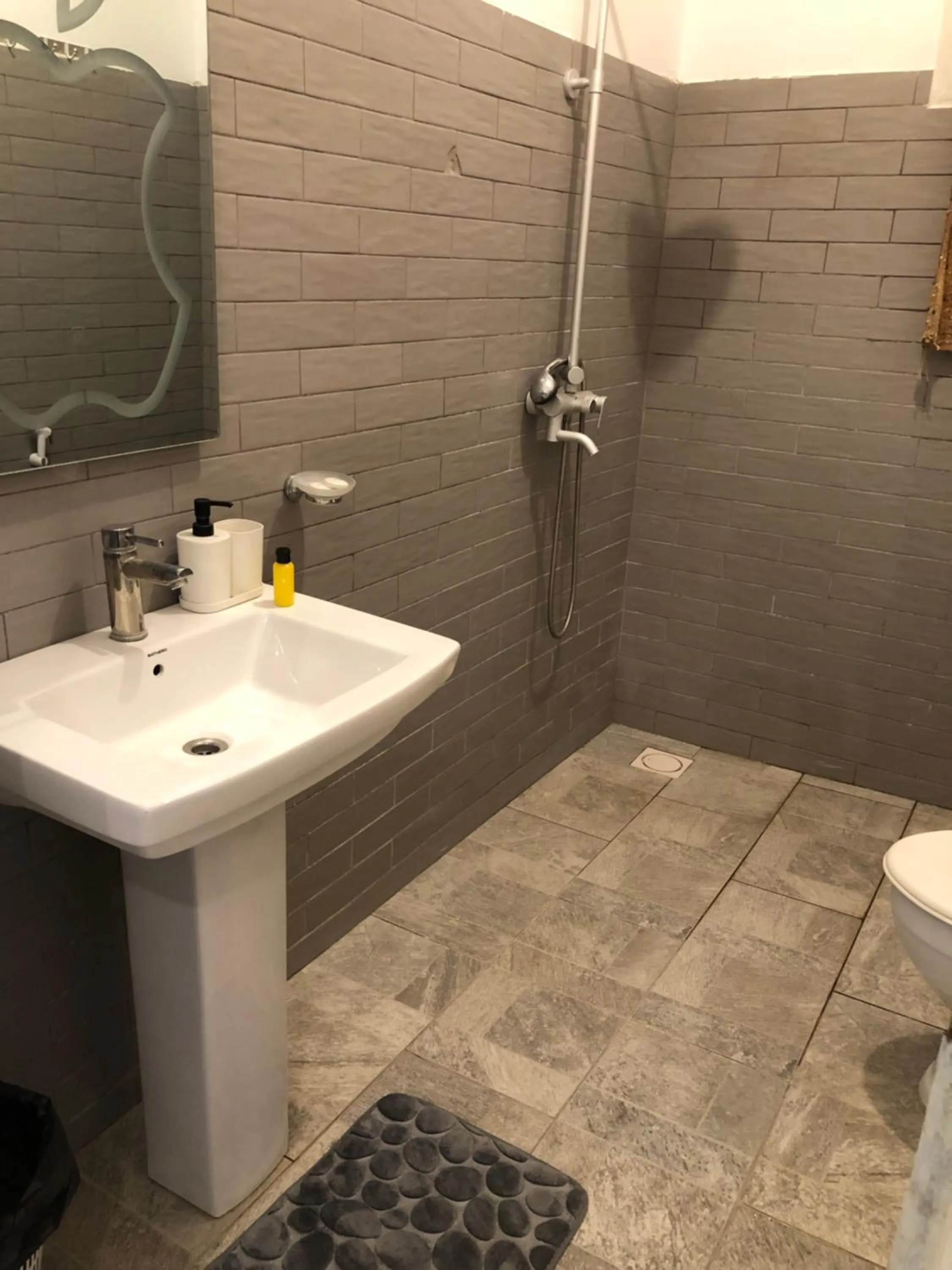 Shower in Reyna Resort By Cezere The Palm