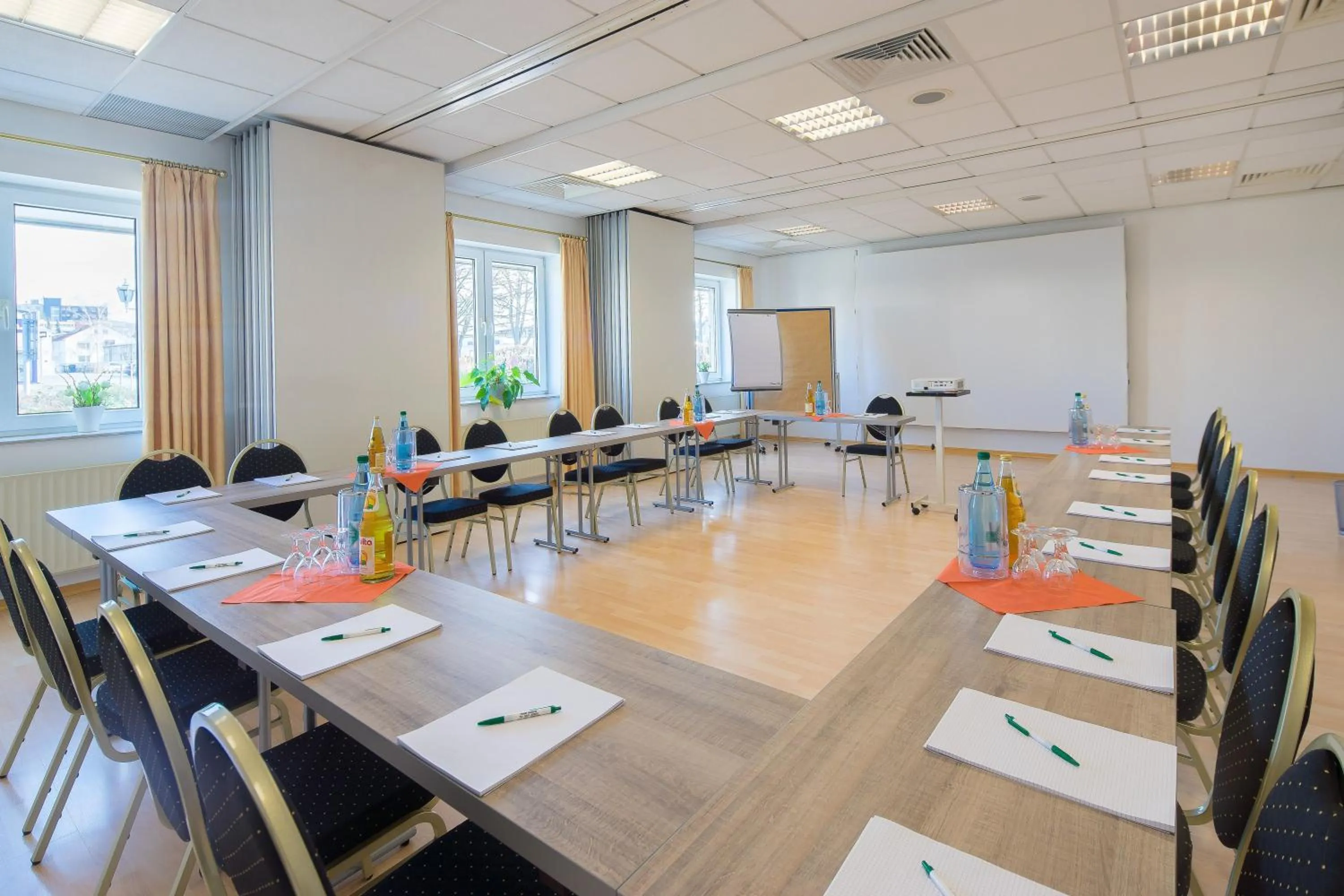 Meeting/conference room in Trip Inn Hotel Astoria