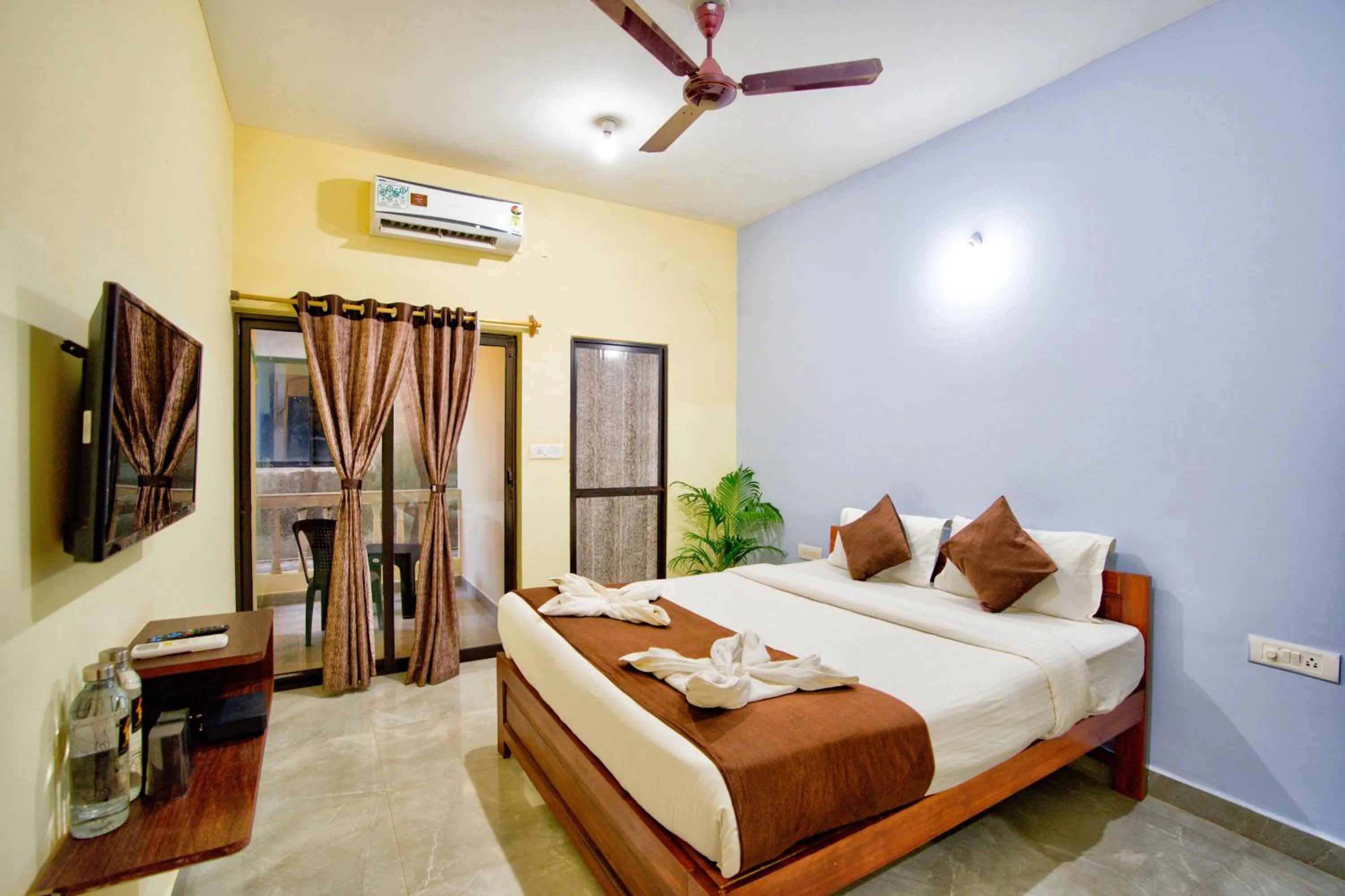 Bed in Crystal Bay Baga