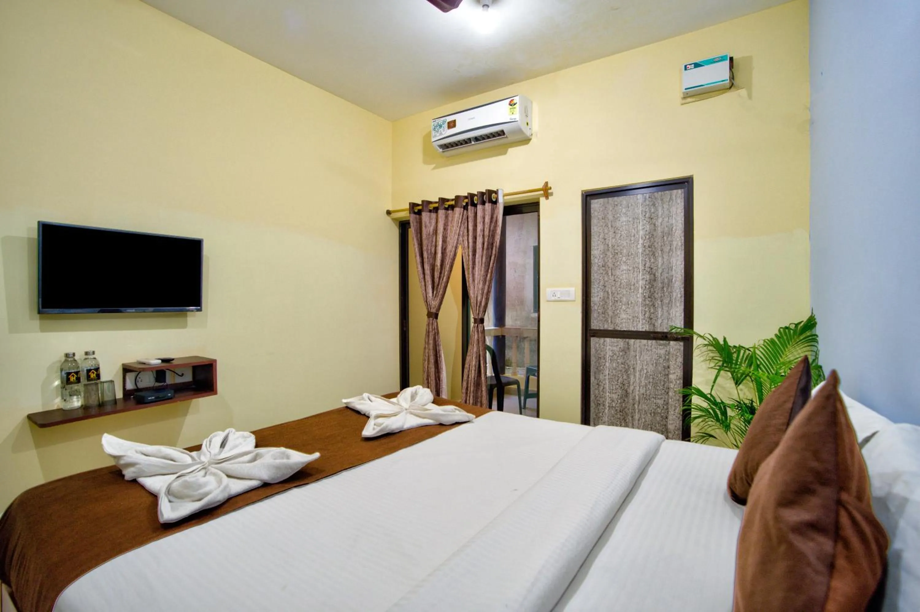 Bed in Crystal Bay Baga