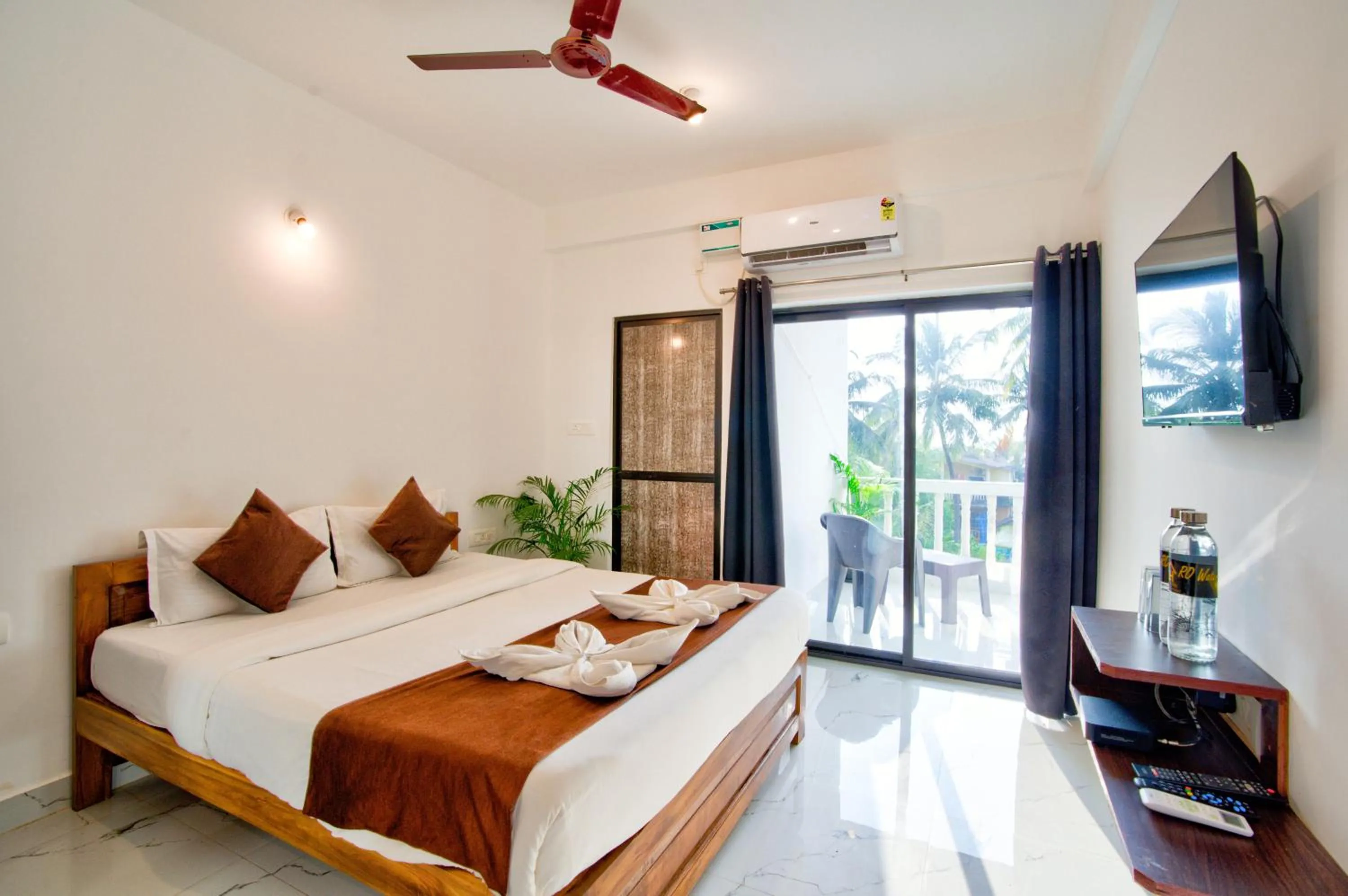 Bed in Crystal Bay Baga