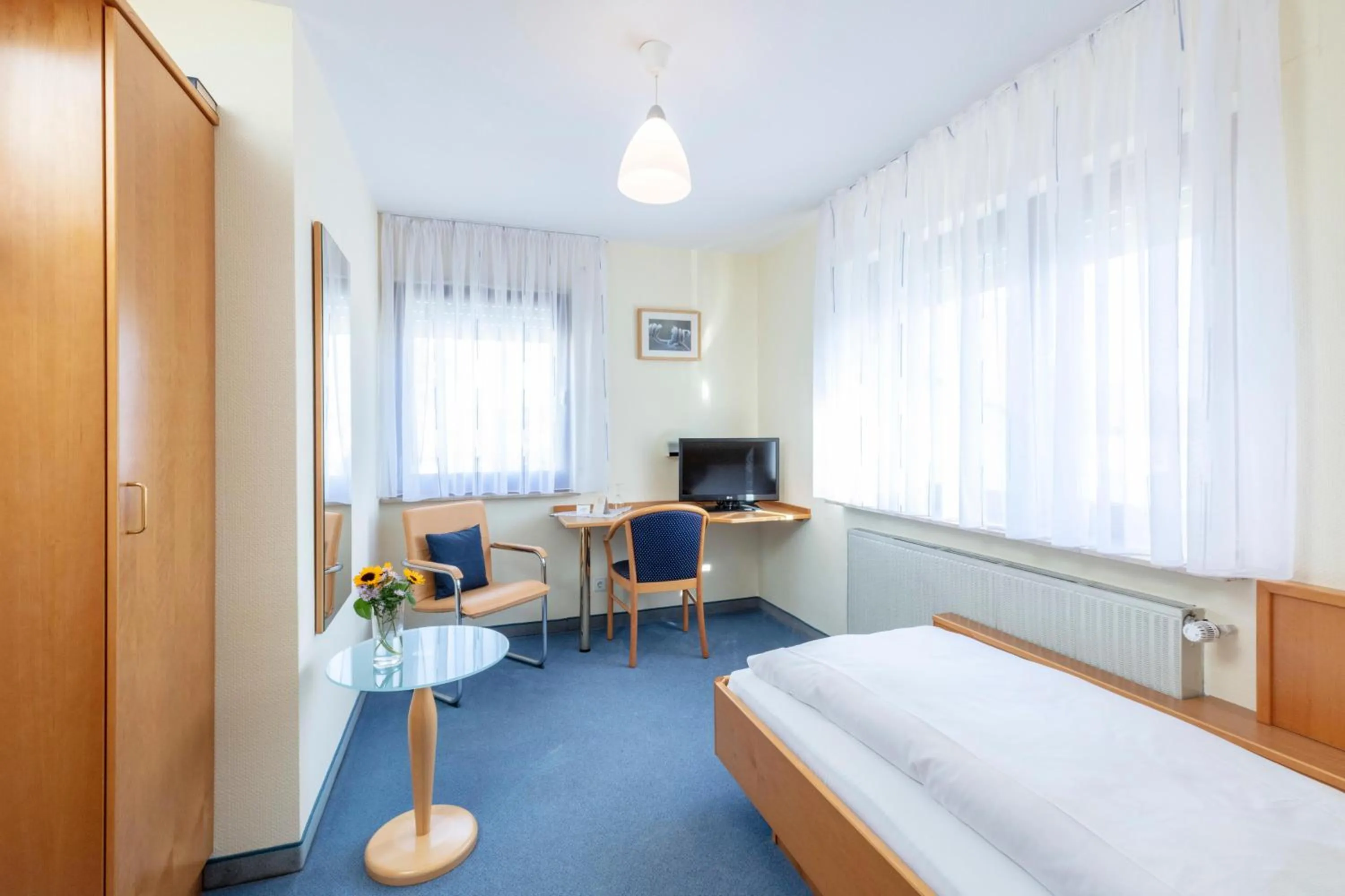 TV and multimedia, Bed in Hotel Krone Straßdorf