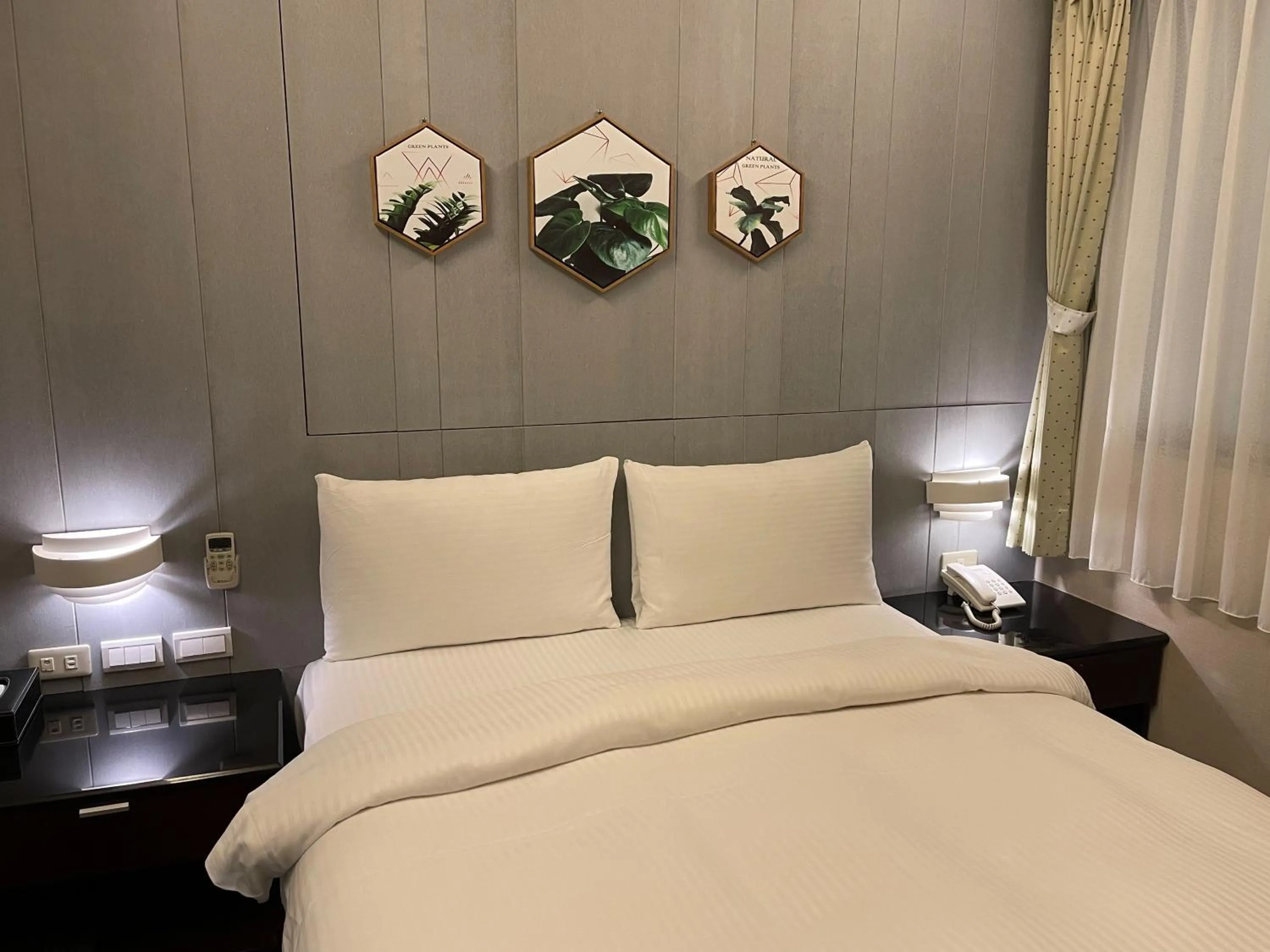 Photo of the whole room, Bed in Sun Sweet Hotel