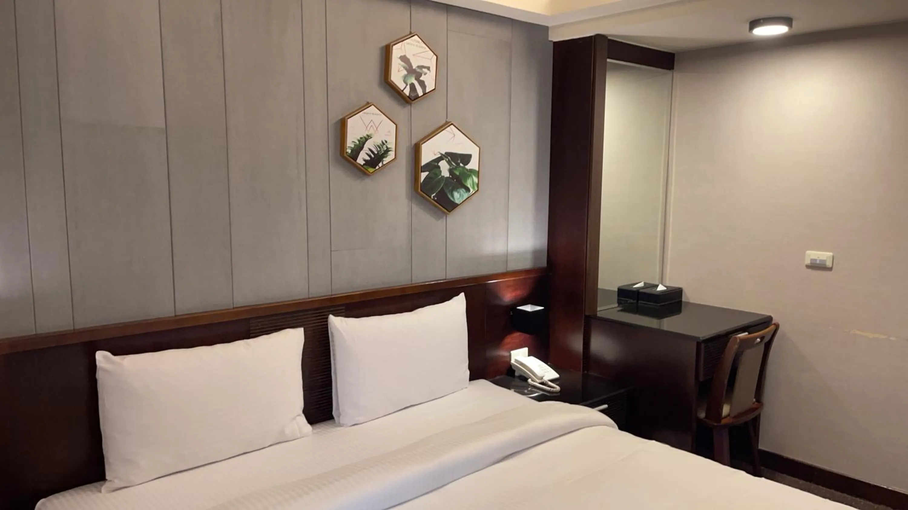 Photo of the whole room, Bed in Sun Sweet Hotel