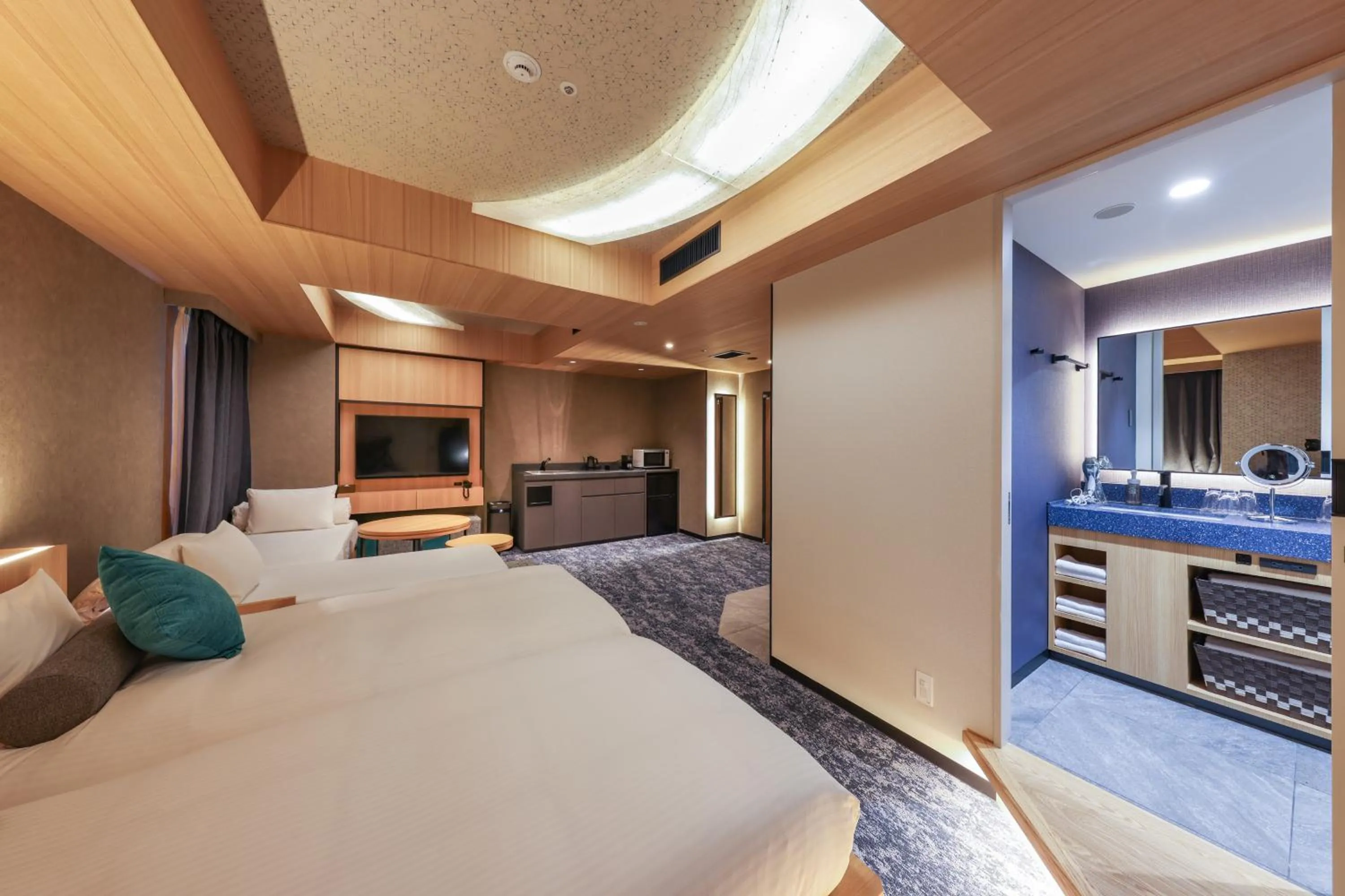 Photo of the whole room, Bed in Hotel Keihan Tenmabashi Ekimae